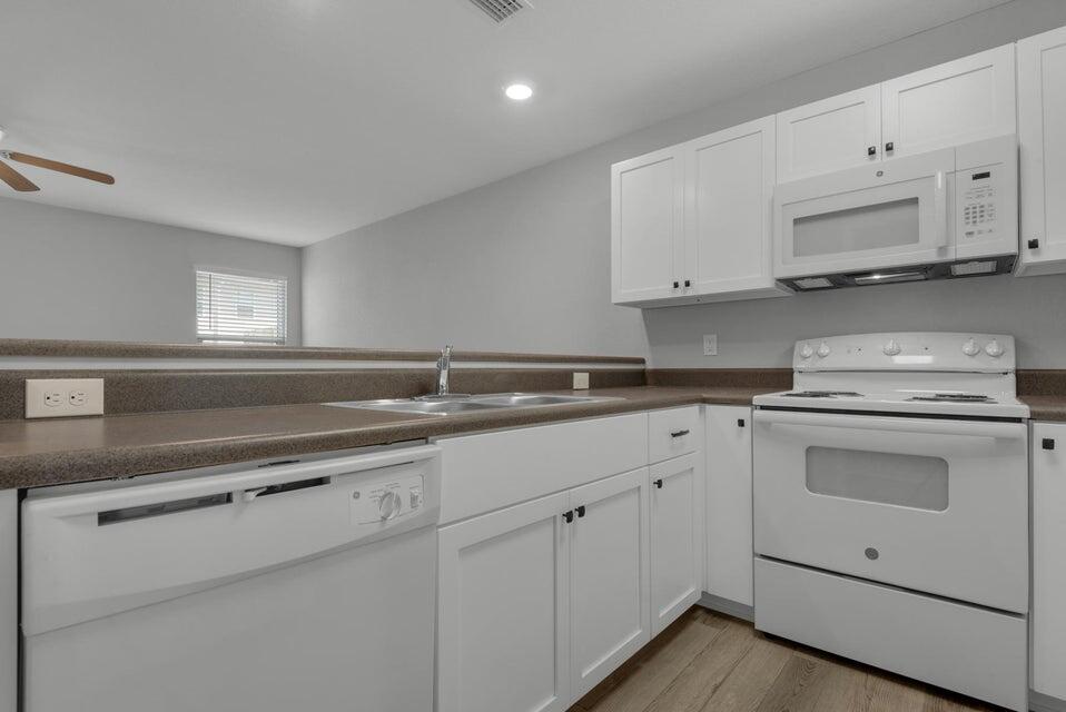ANASTASIA MANOR T/H - Residential Lease