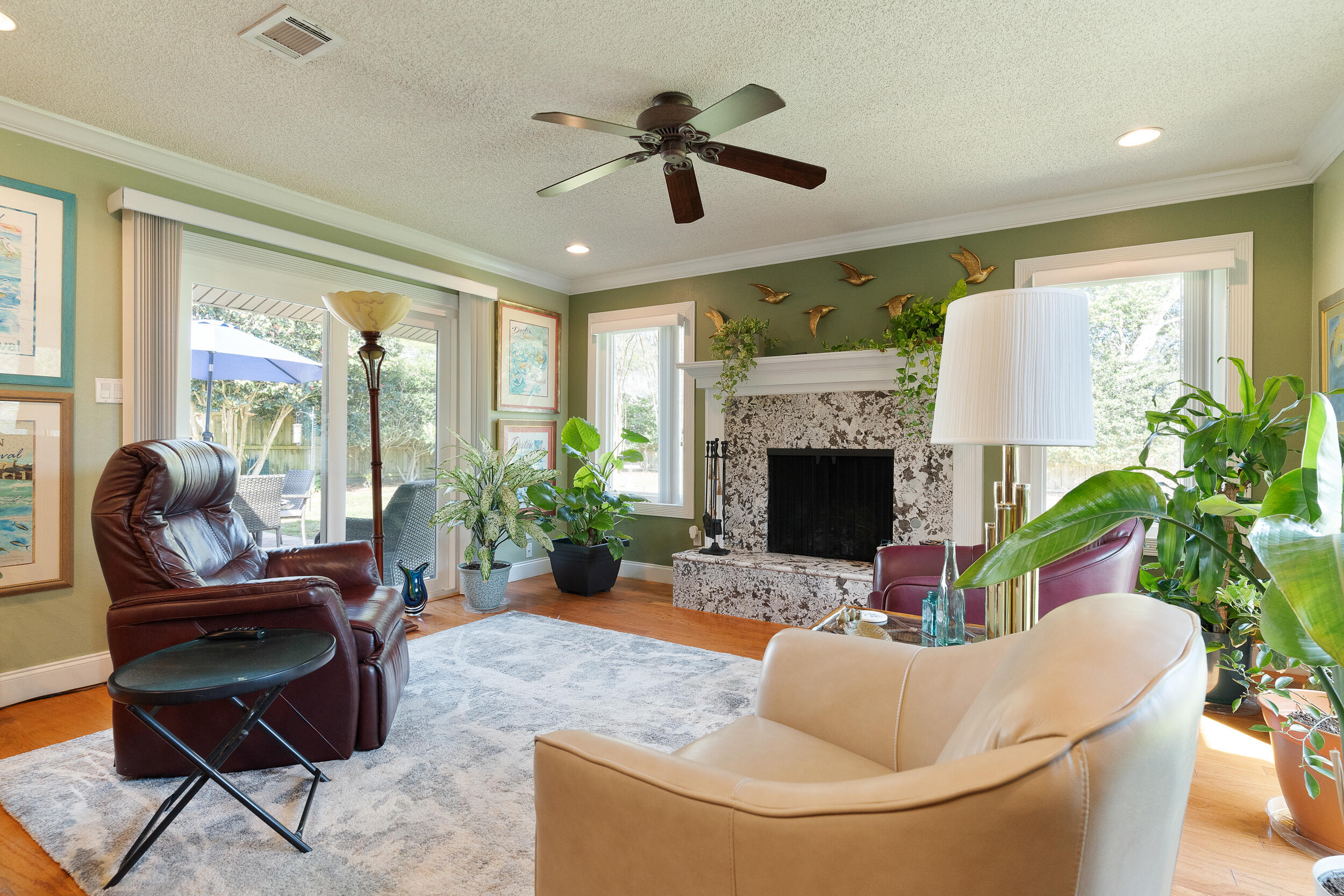 COUNTRY CLUB EST 1ST - Residential Lease
