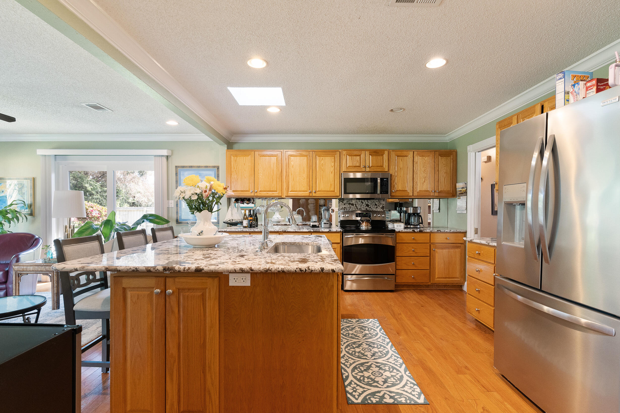 COUNTRY CLUB EST 1ST - Residential Lease