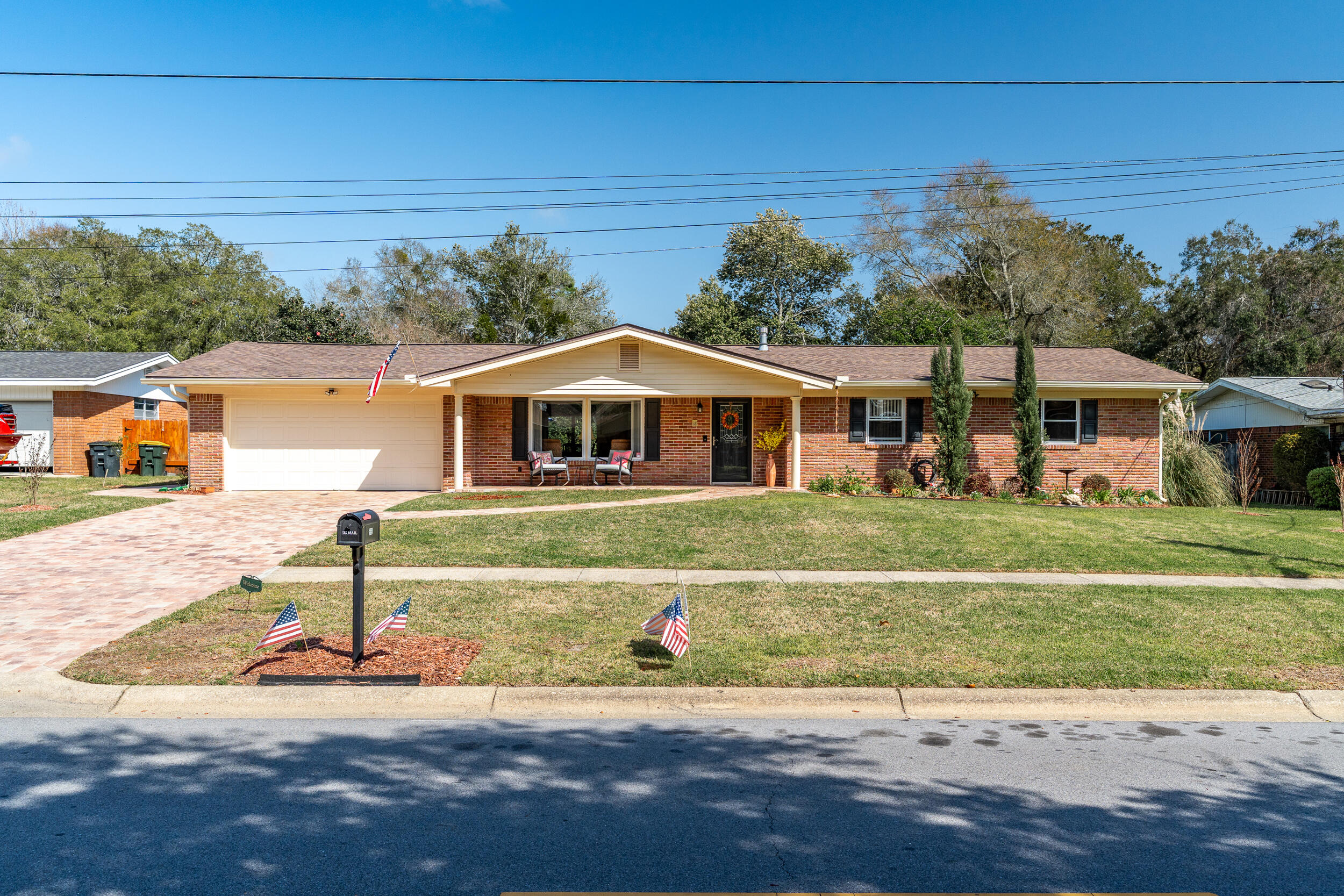 COUNTRY CLUB EST 1ST - Residential Lease