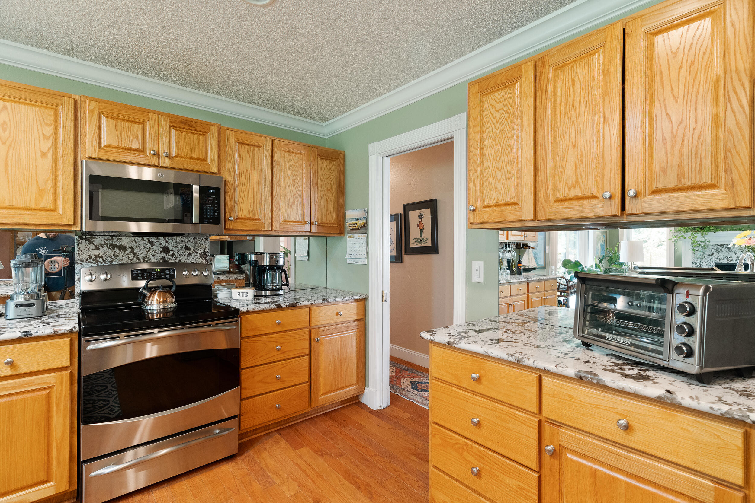 COUNTRY CLUB EST 1ST - Residential Lease