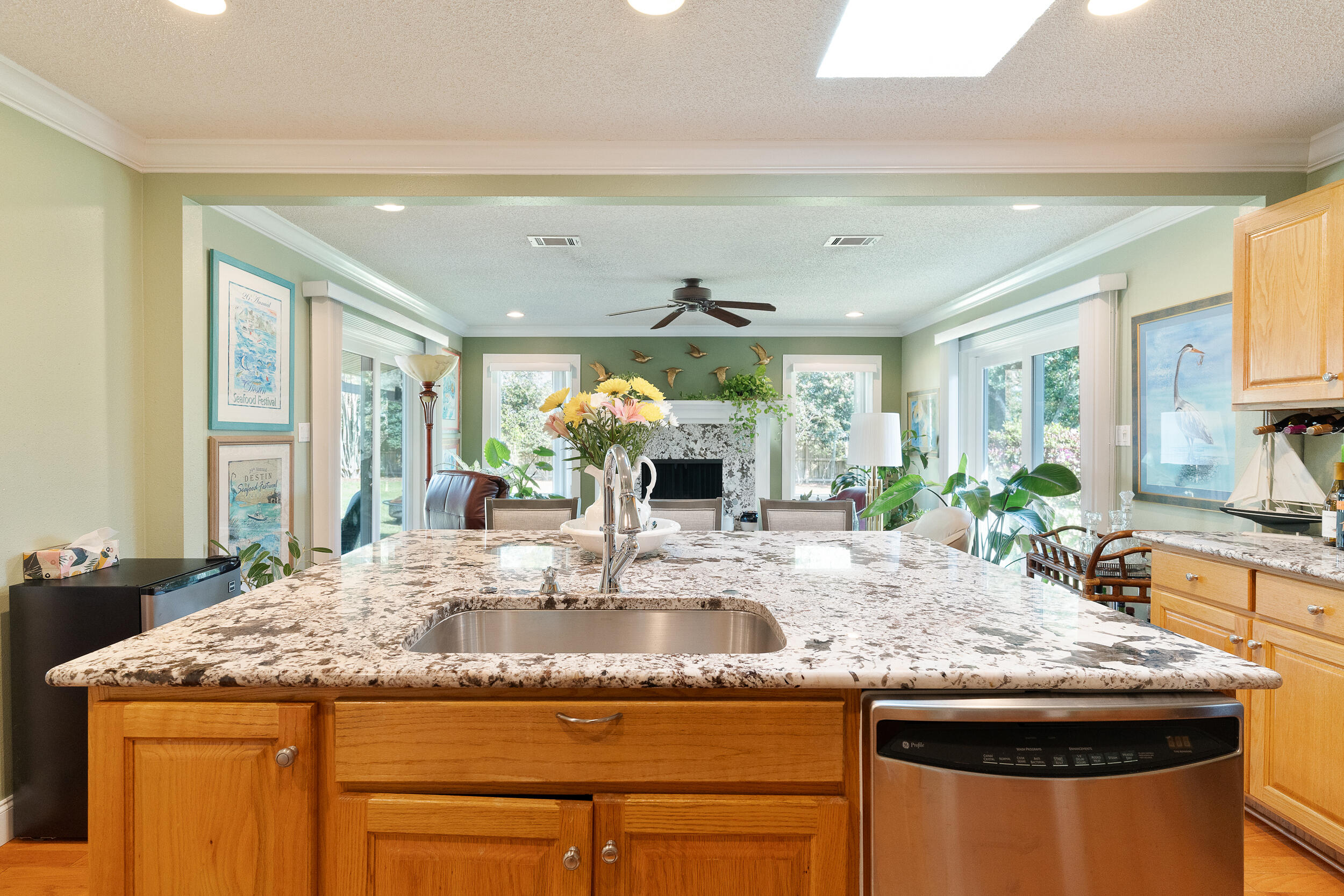 COUNTRY CLUB EST 1ST - Residential Lease