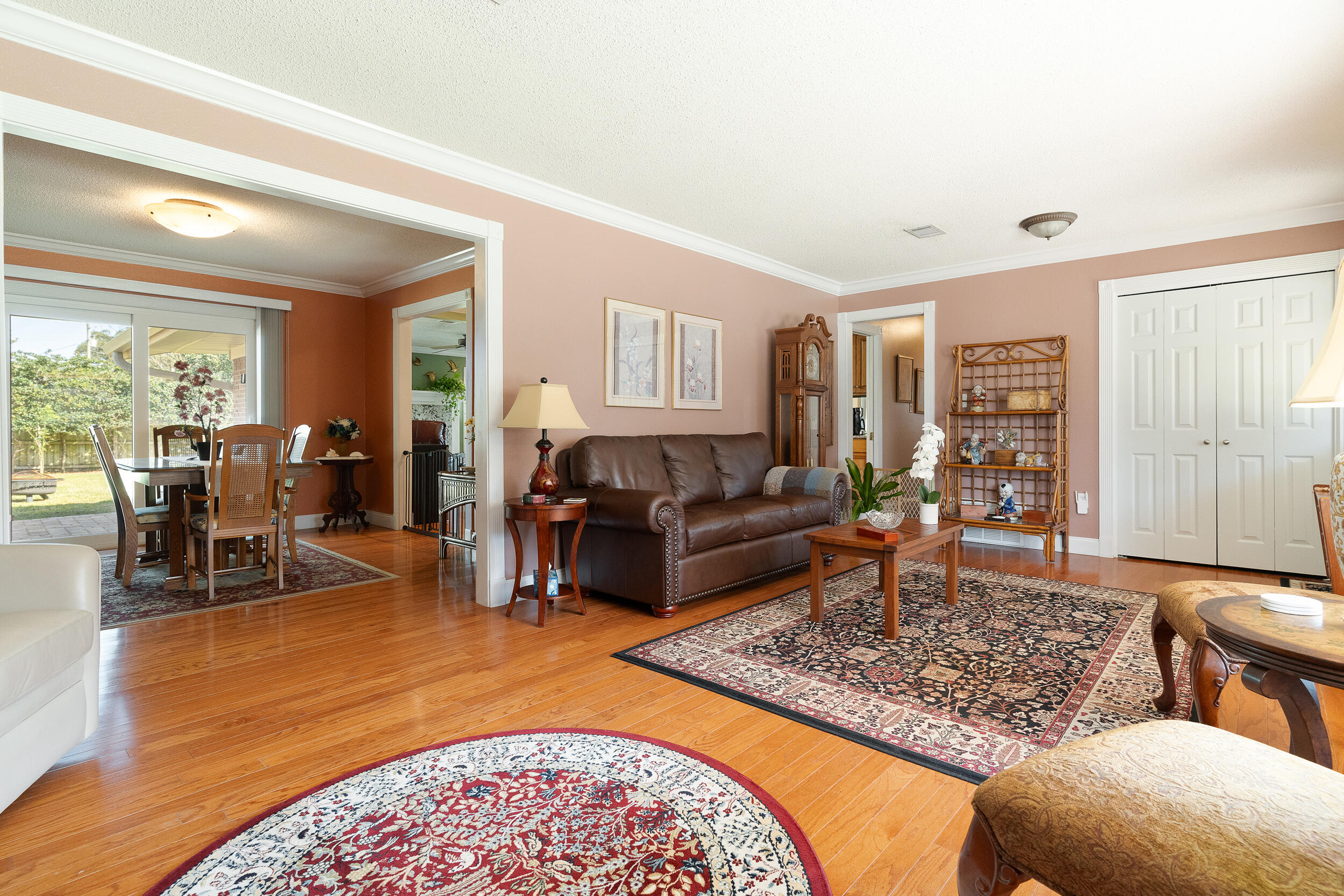 COUNTRY CLUB EST 1ST - Residential Lease