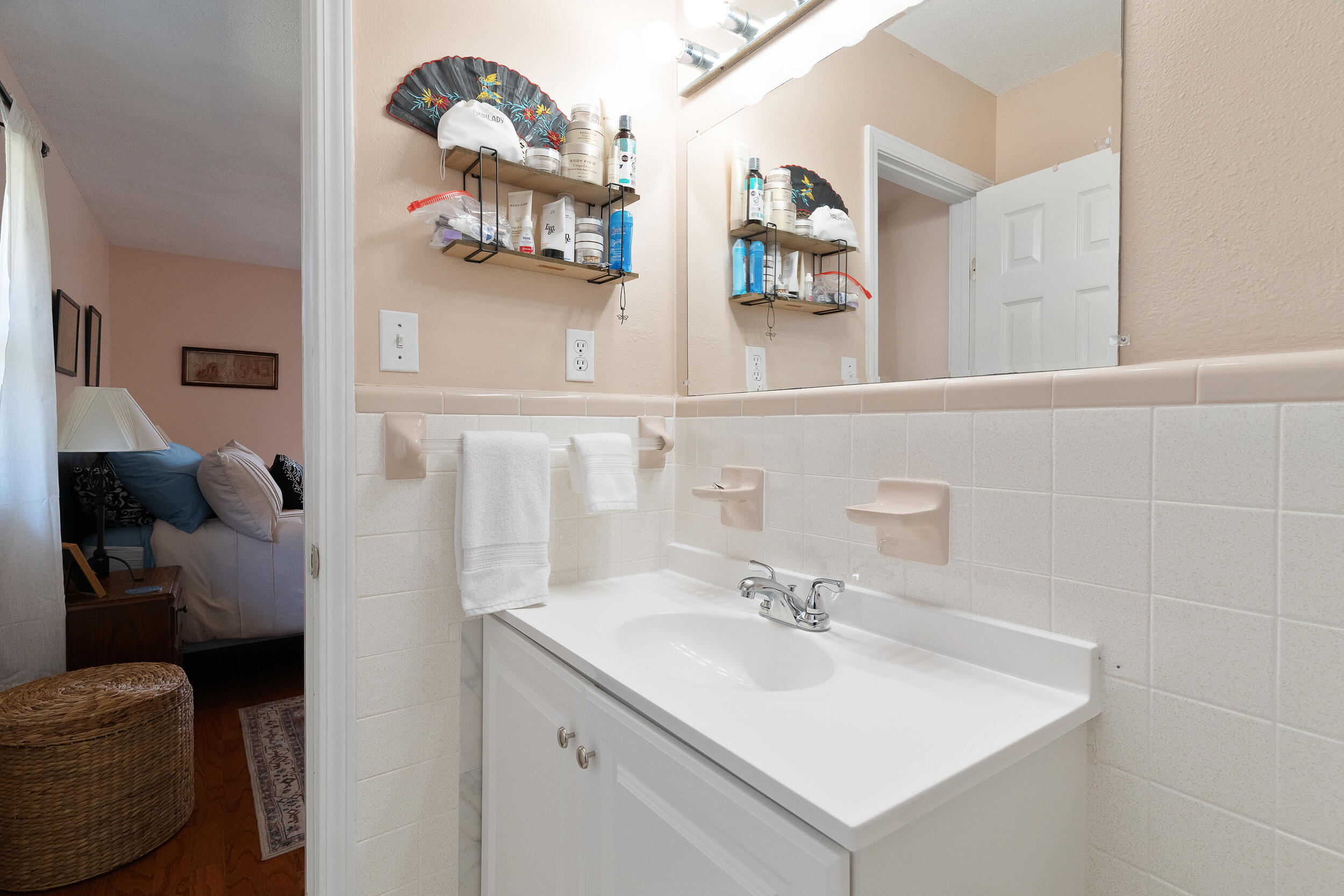 COUNTRY CLUB EST 1ST - Residential Lease