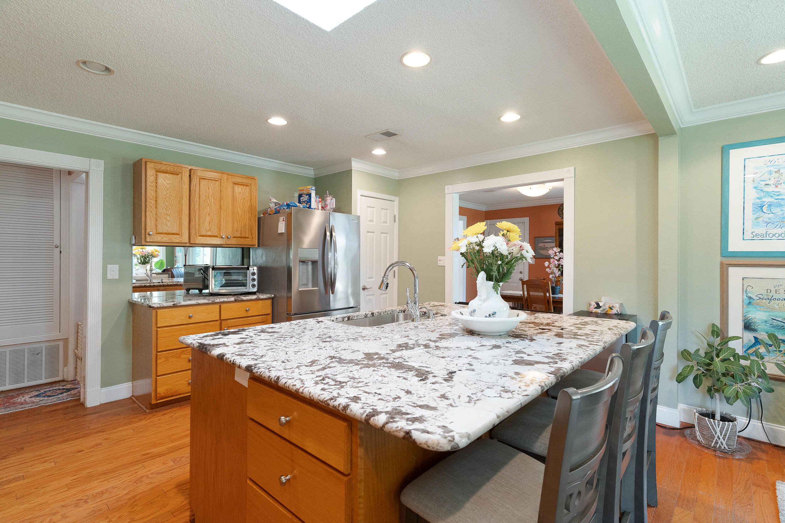 COUNTRY CLUB EST 1ST - Residential Lease