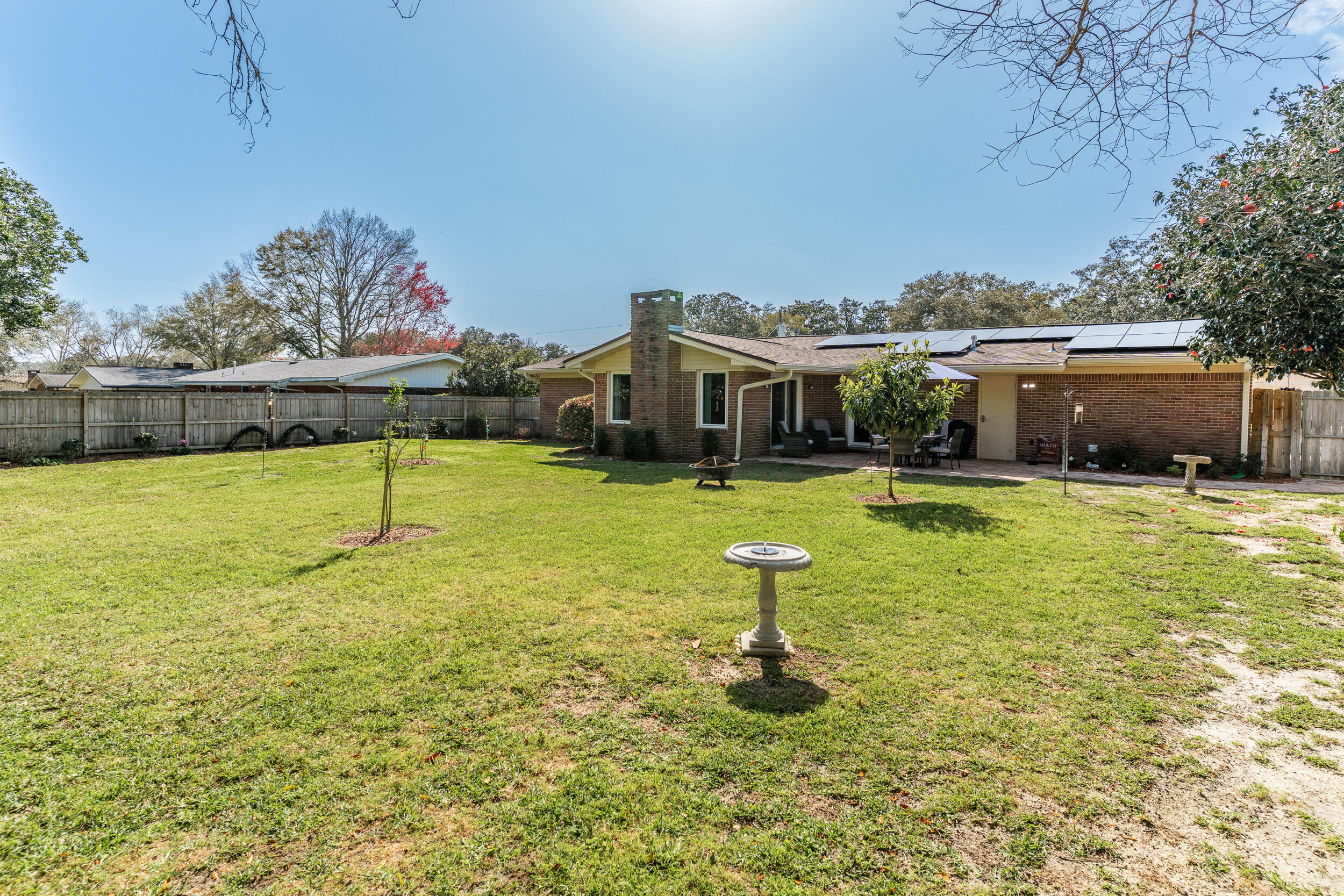 COUNTRY CLUB EST 1ST - Residential Lease