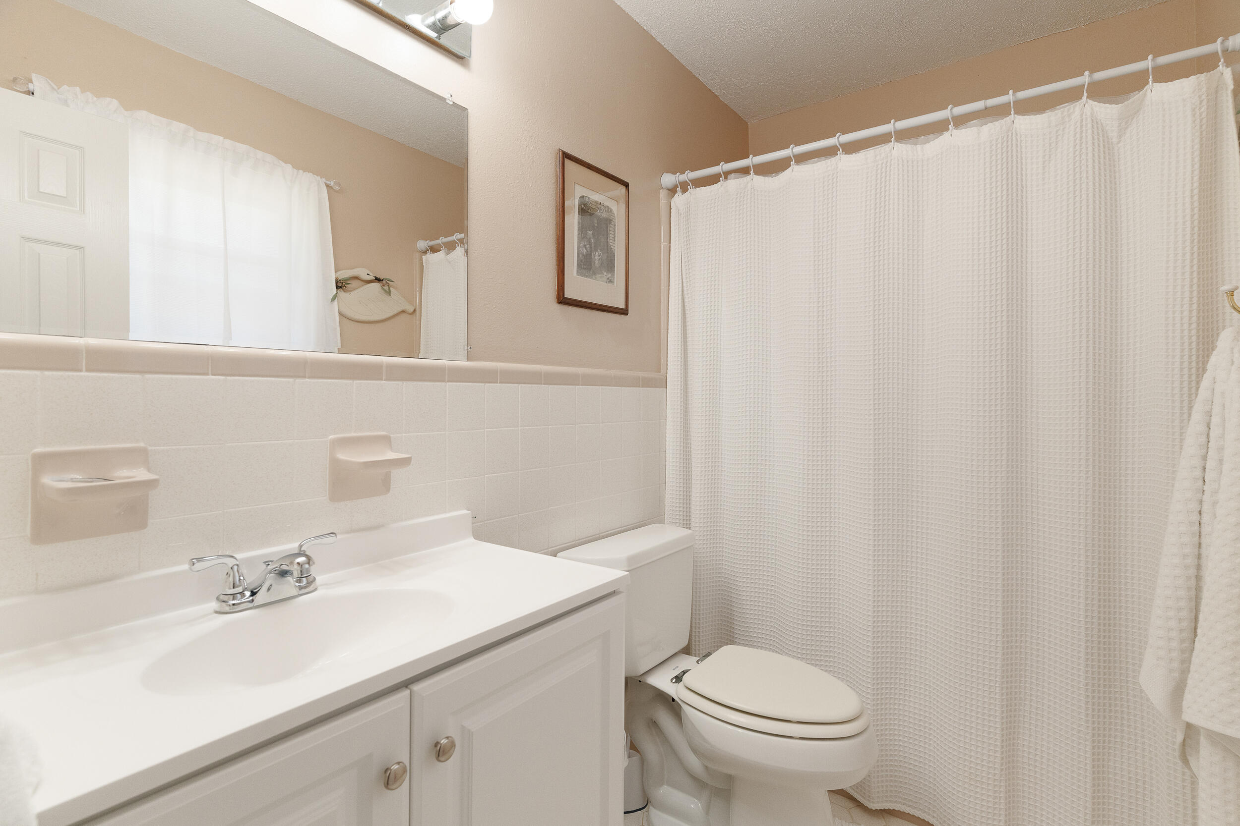 COUNTRY CLUB EST 1ST - Residential Lease