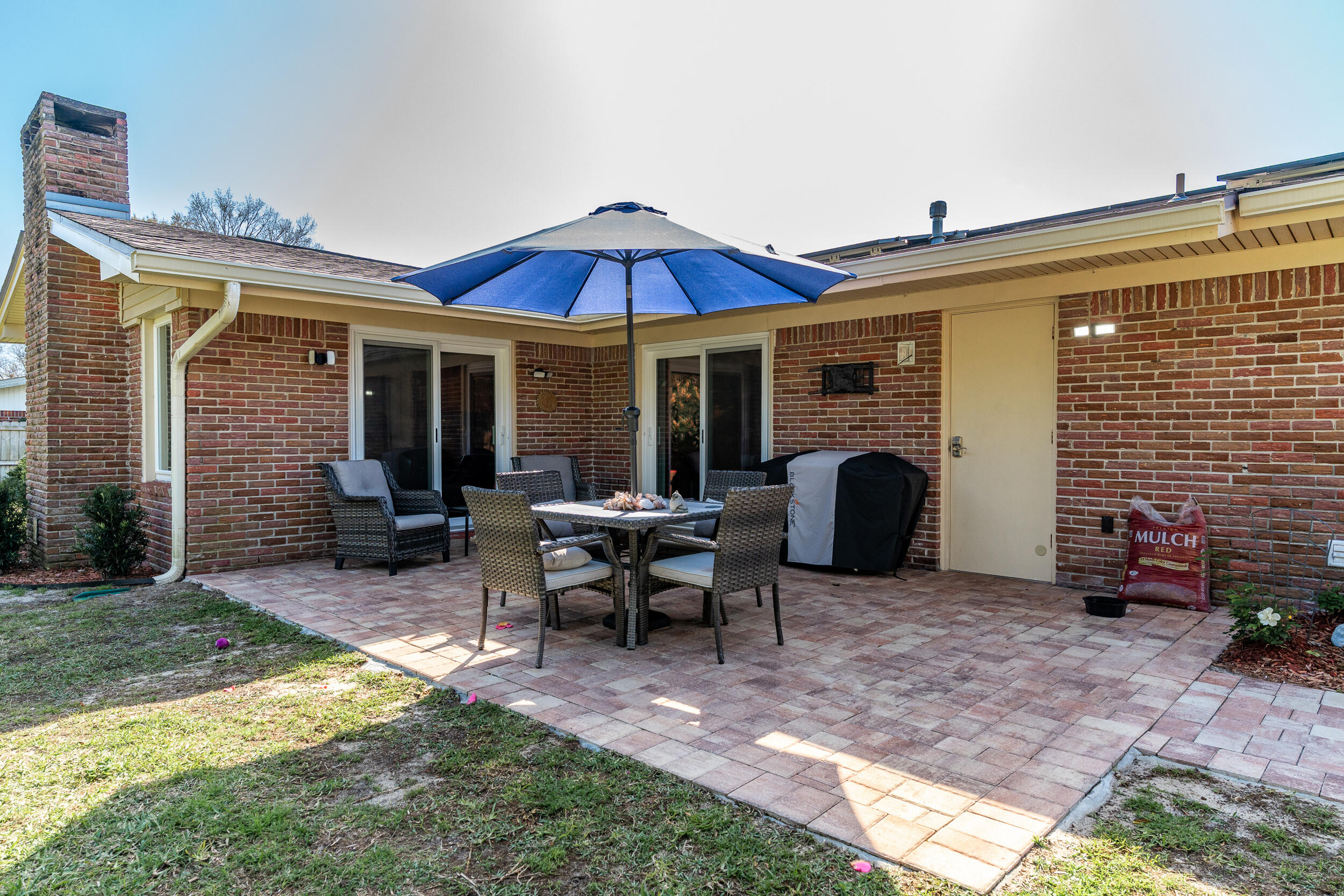 COUNTRY CLUB EST 1ST - Residential Lease