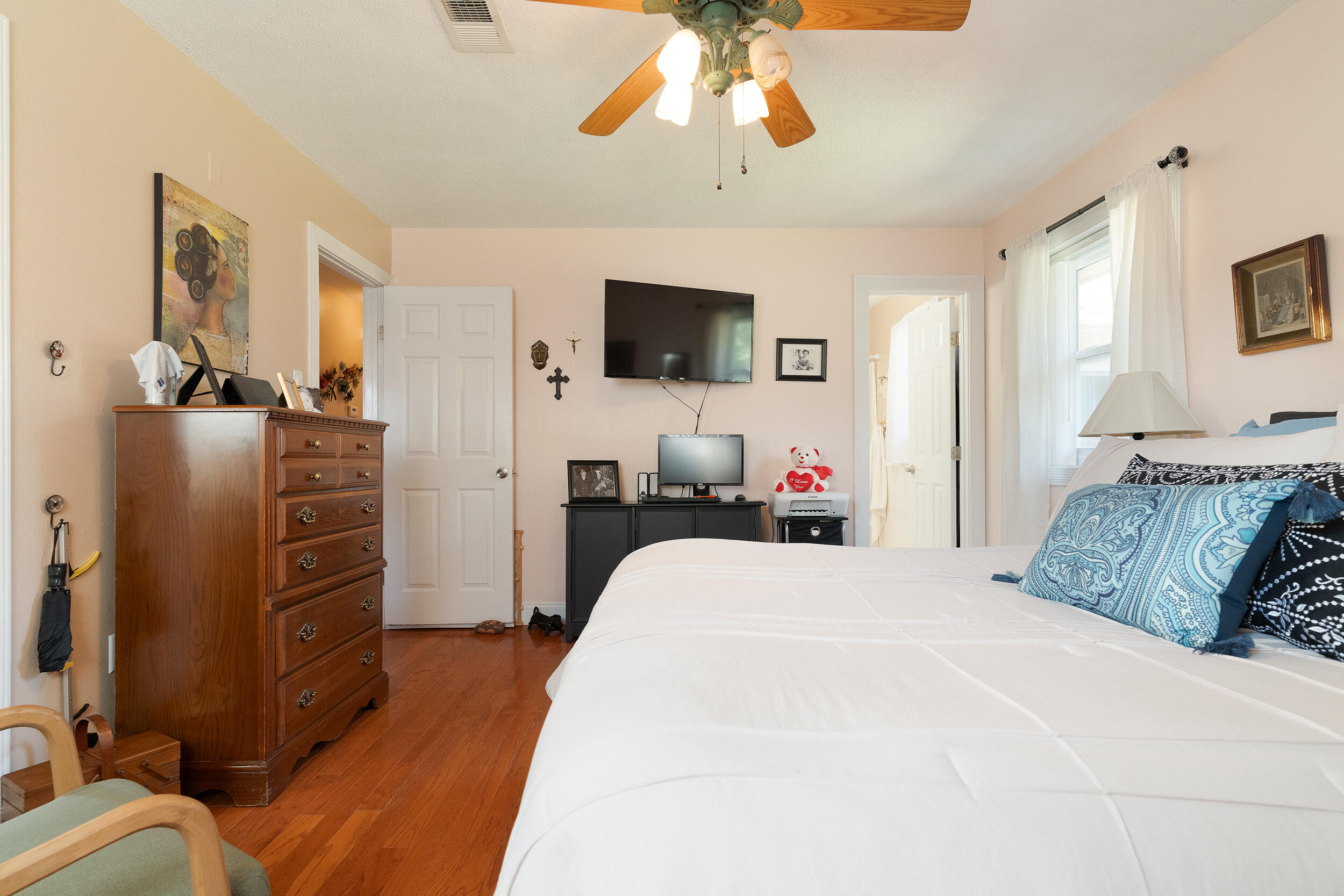 COUNTRY CLUB EST 1ST - Residential Lease