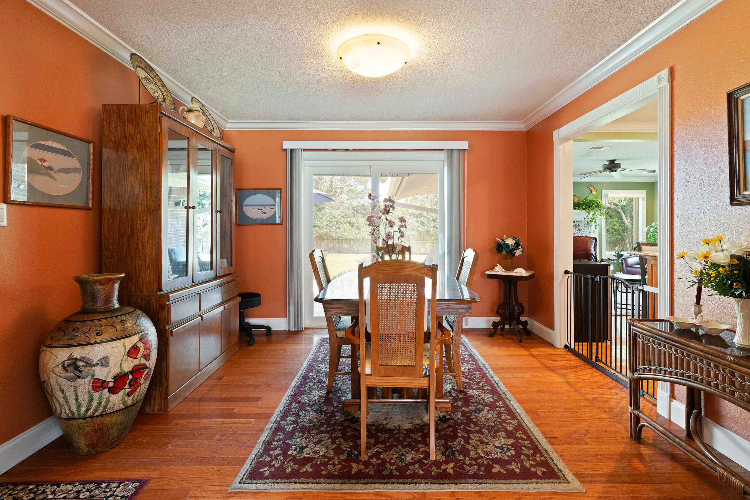 COUNTRY CLUB EST 1ST - Residential Lease