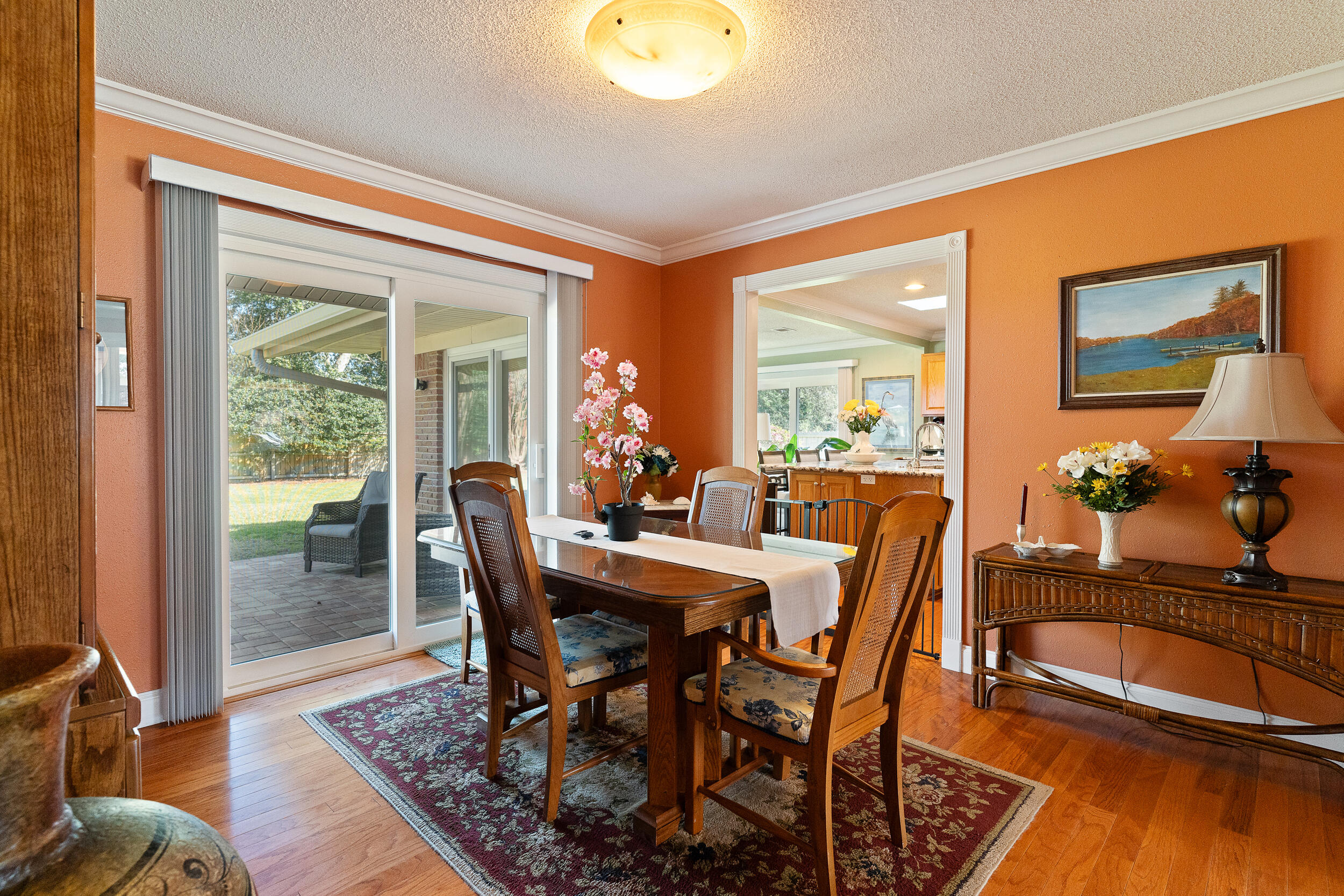 COUNTRY CLUB EST 1ST - Residential Lease