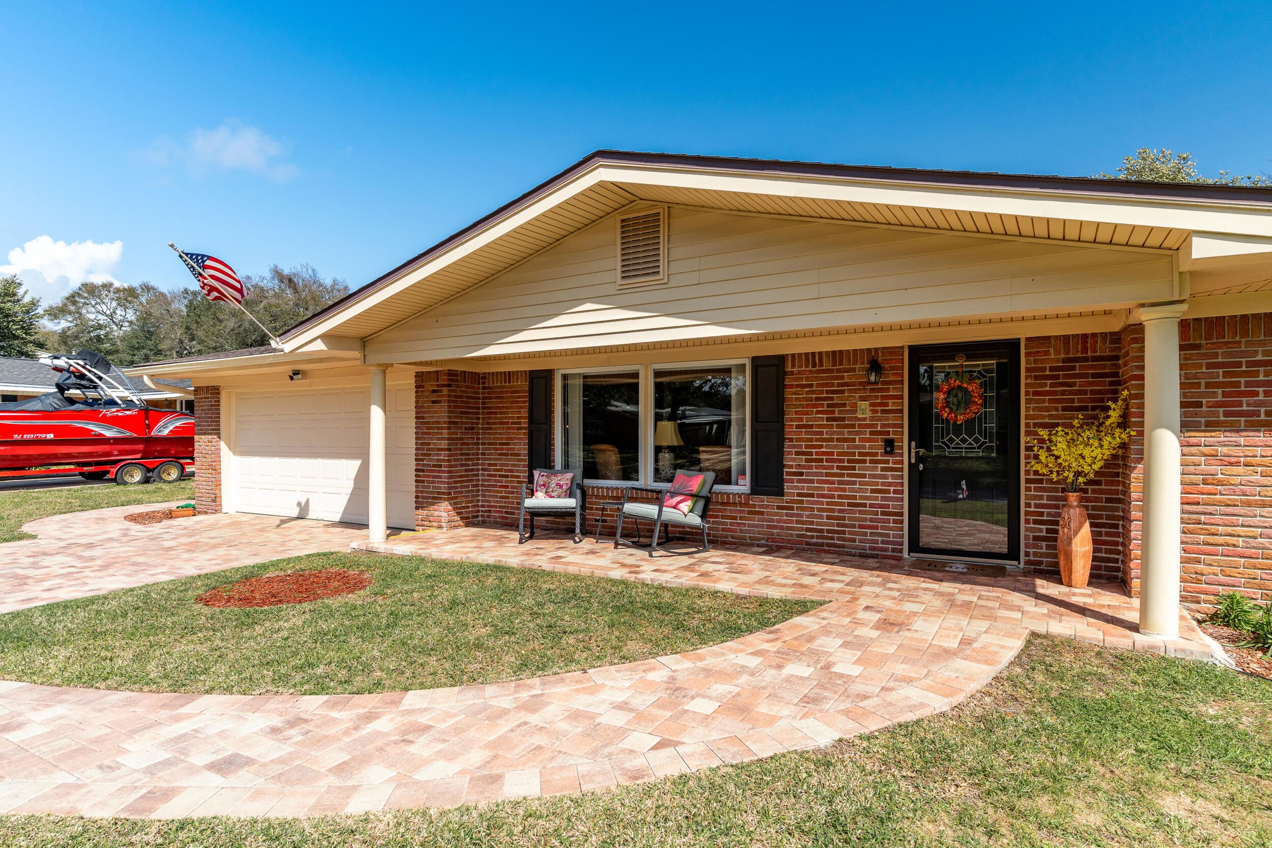 COUNTRY CLUB EST 1ST - Residential Lease