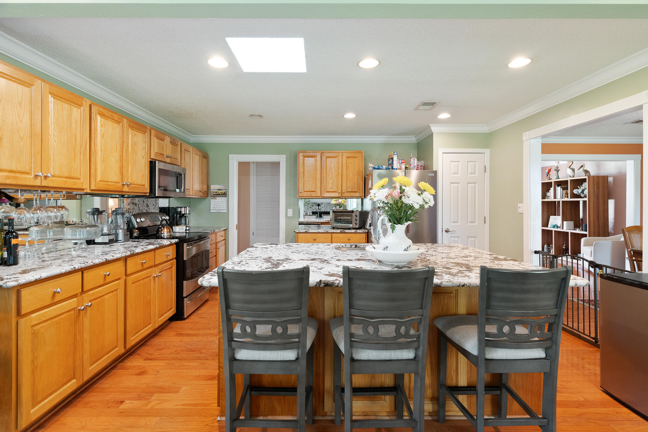 COUNTRY CLUB EST 1ST - Residential Lease