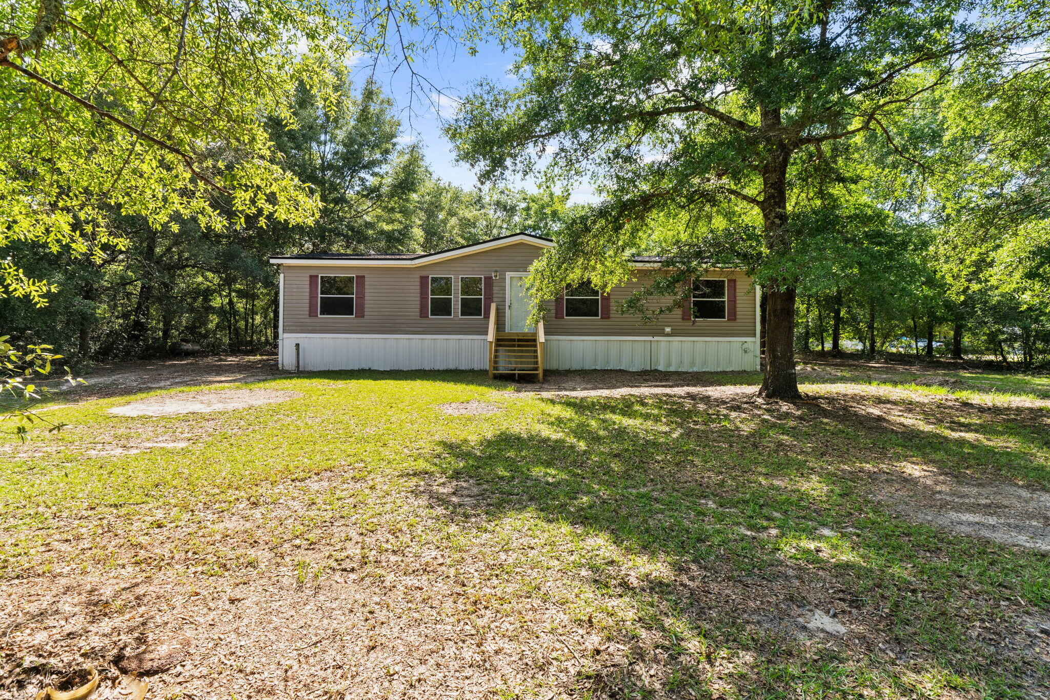 Completely renovated home in the desired Juniper Lake Estates. On a spacious and wooded 1 acre parcel. Home has been transformed with new
roof, hvac, and nearly everything else. Enter into a bright and airy main space. Wall to wall luxury vinyl plank flooring. A living room and a den with fireplace.
New custom cabinetry, butcherblock counters, subway backsplash and a new stainless-steel appliance package. Pantry and a breakfast bar. Master suite
features double vanities and extra space for storage or powder station. Guest rooms are nice sized. New front and rear steps. An amazing yard that feels
private. Also, a storage container on the property that's included with sale. Ready for a new family. This location qualifies for a USDA loan that has 100%
financing. City water. Don't miss this on
