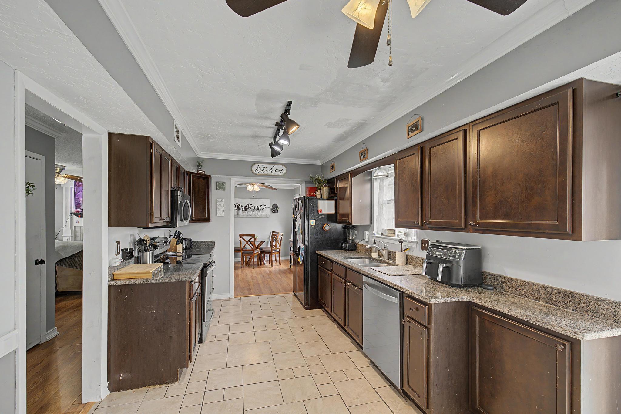 WOODLAND PARK ESTATES - Residential