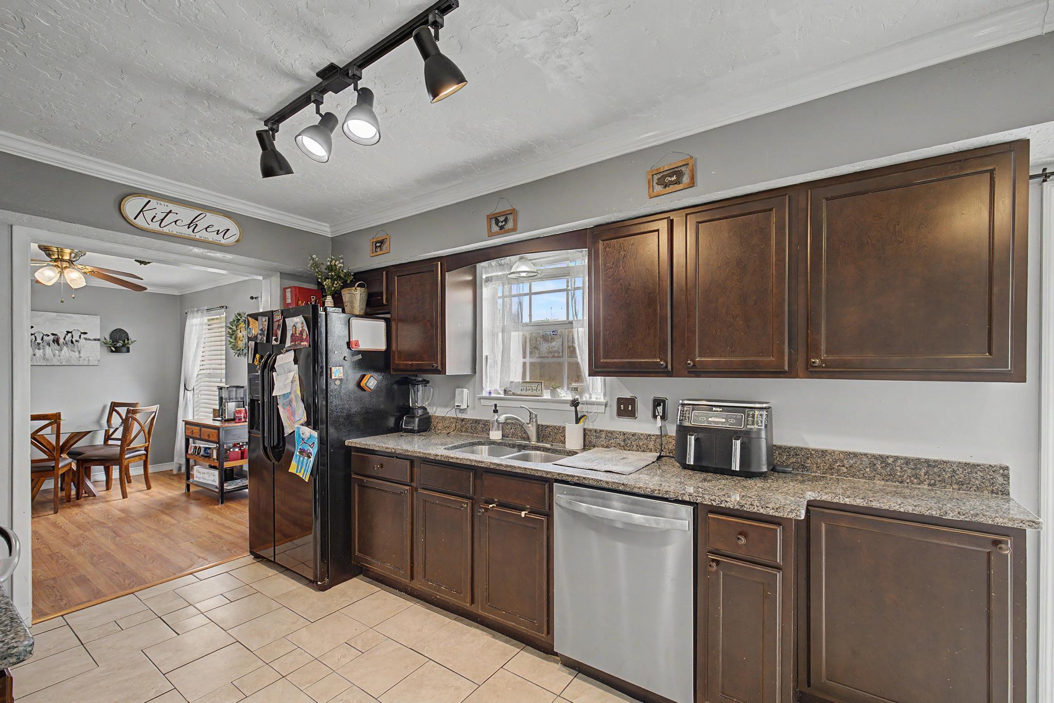 WOODLAND PARK ESTATES - Residential