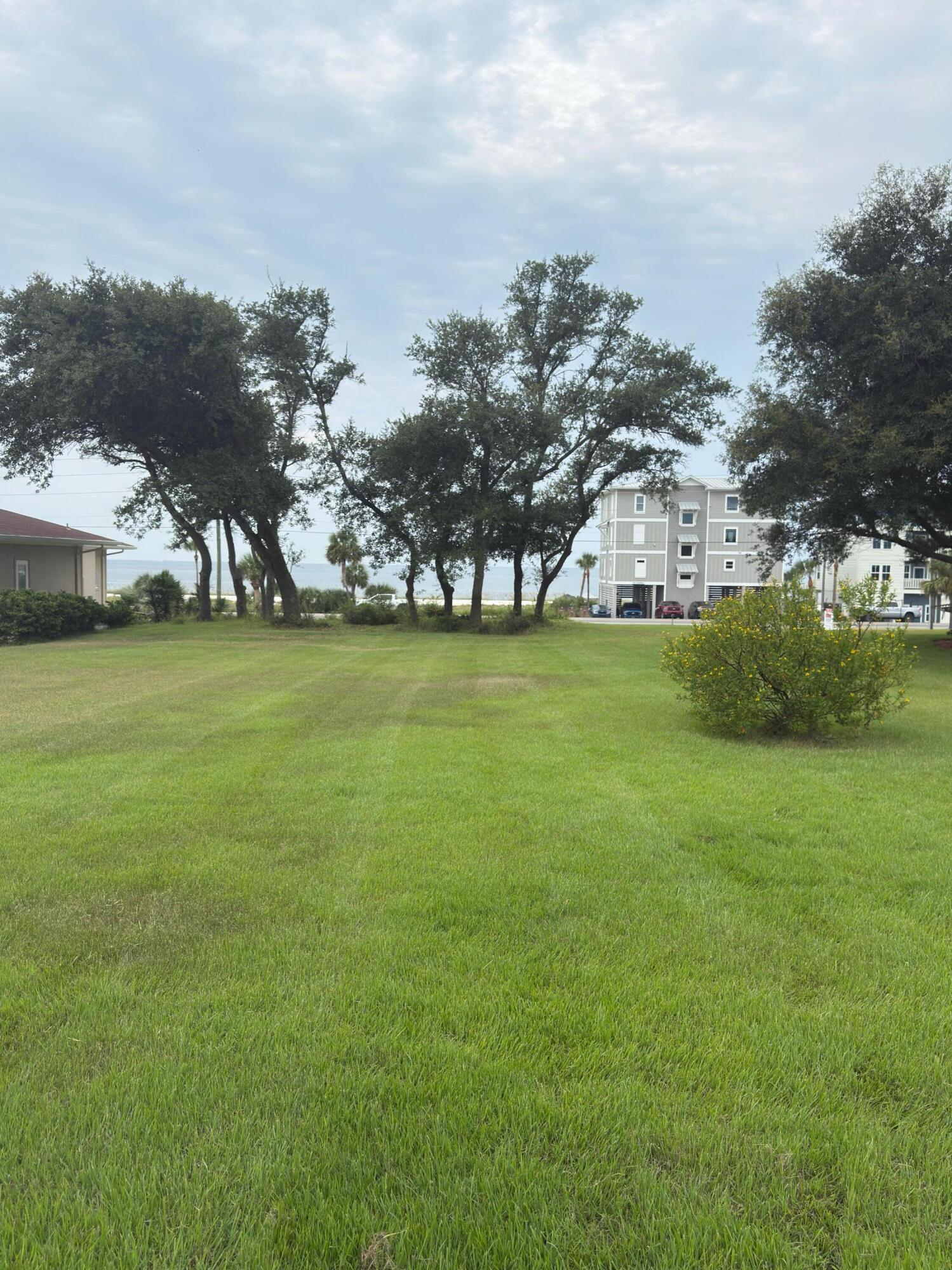NO RECORDED SUBDIVISION - Land