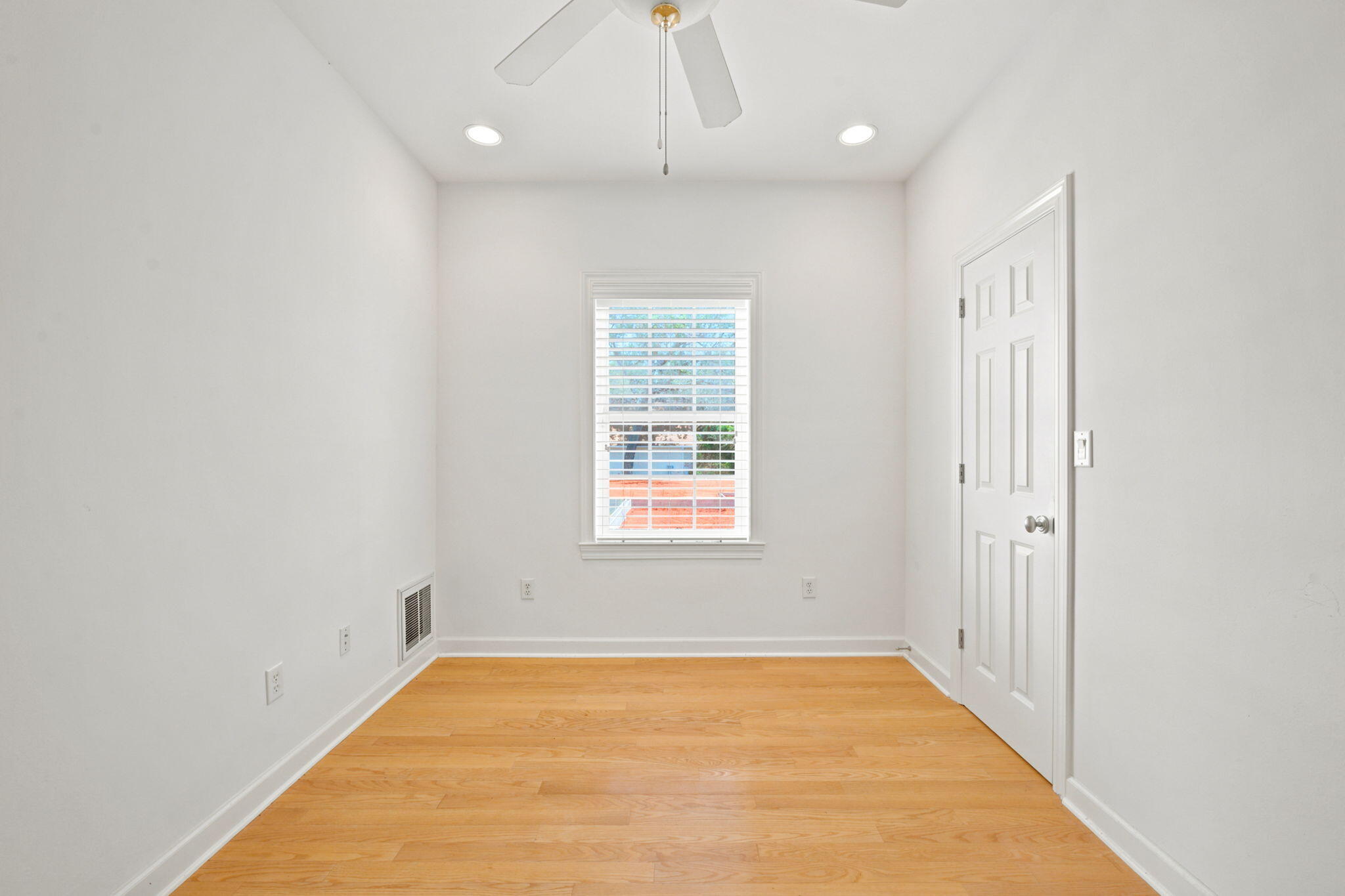HICKORY SHORES - Residential