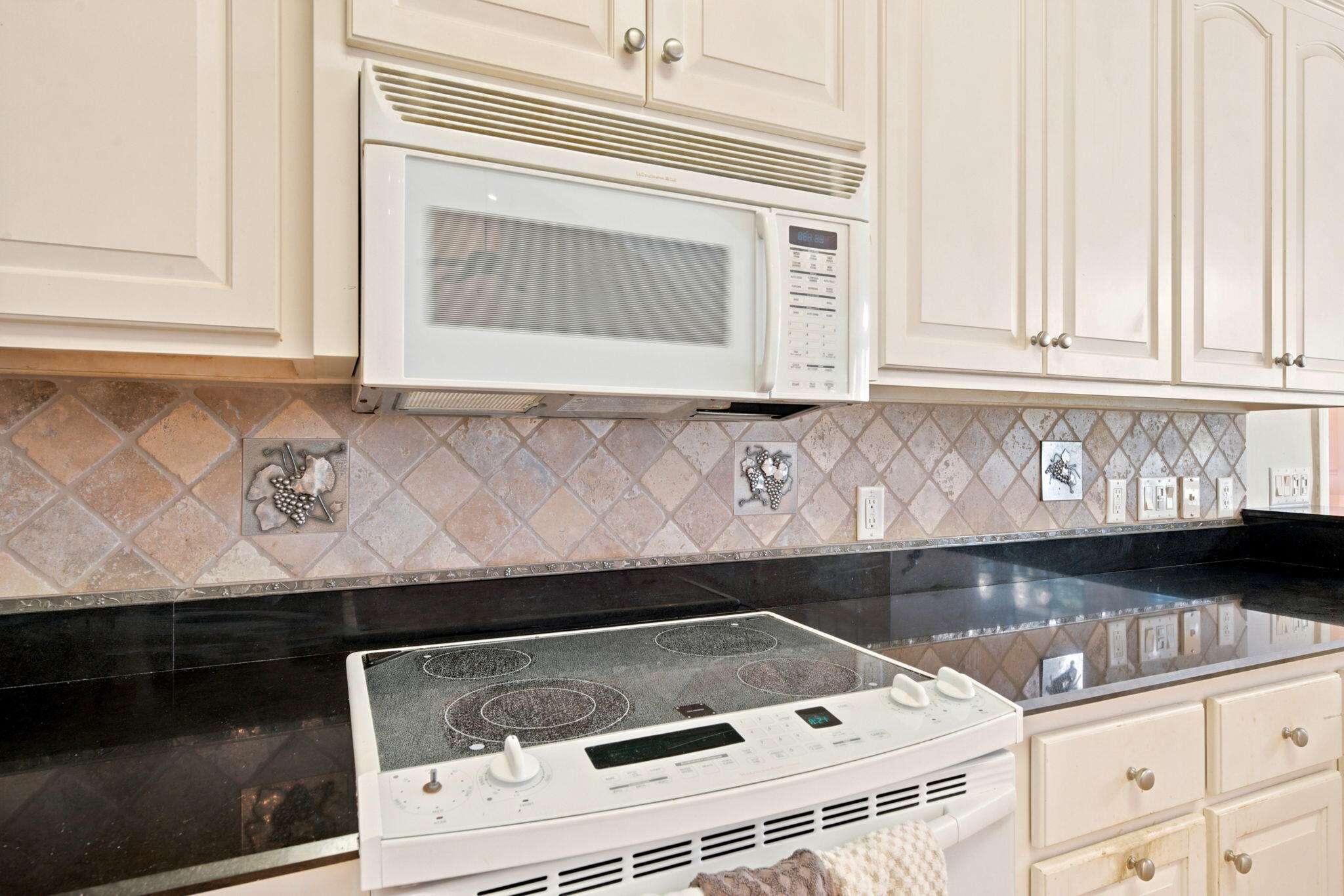HICKORY SHORES - Residential
