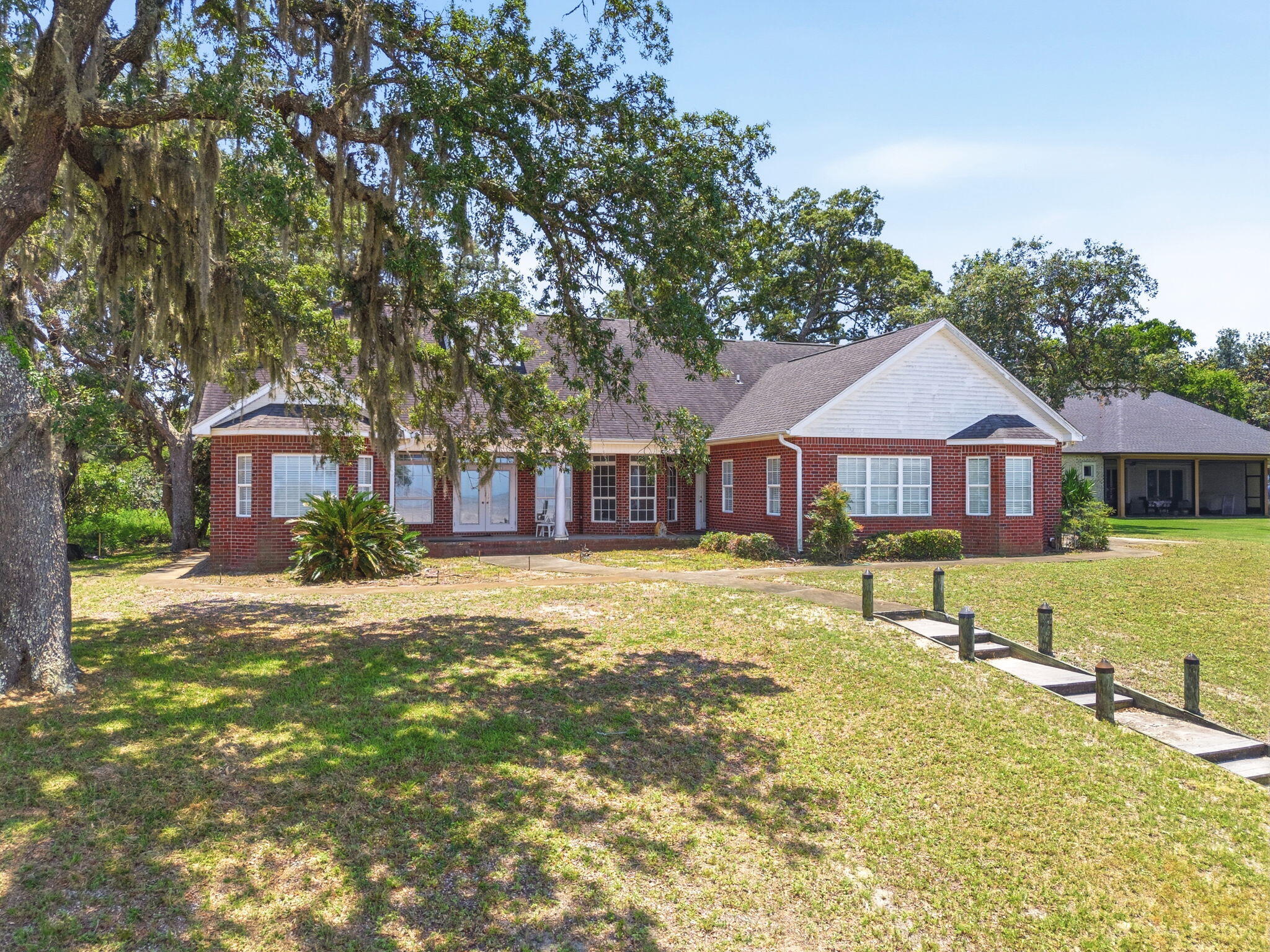 HICKORY SHORES - Residential