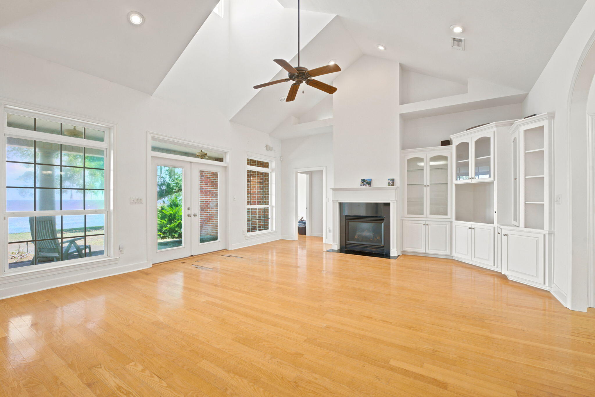 HICKORY SHORES - Residential