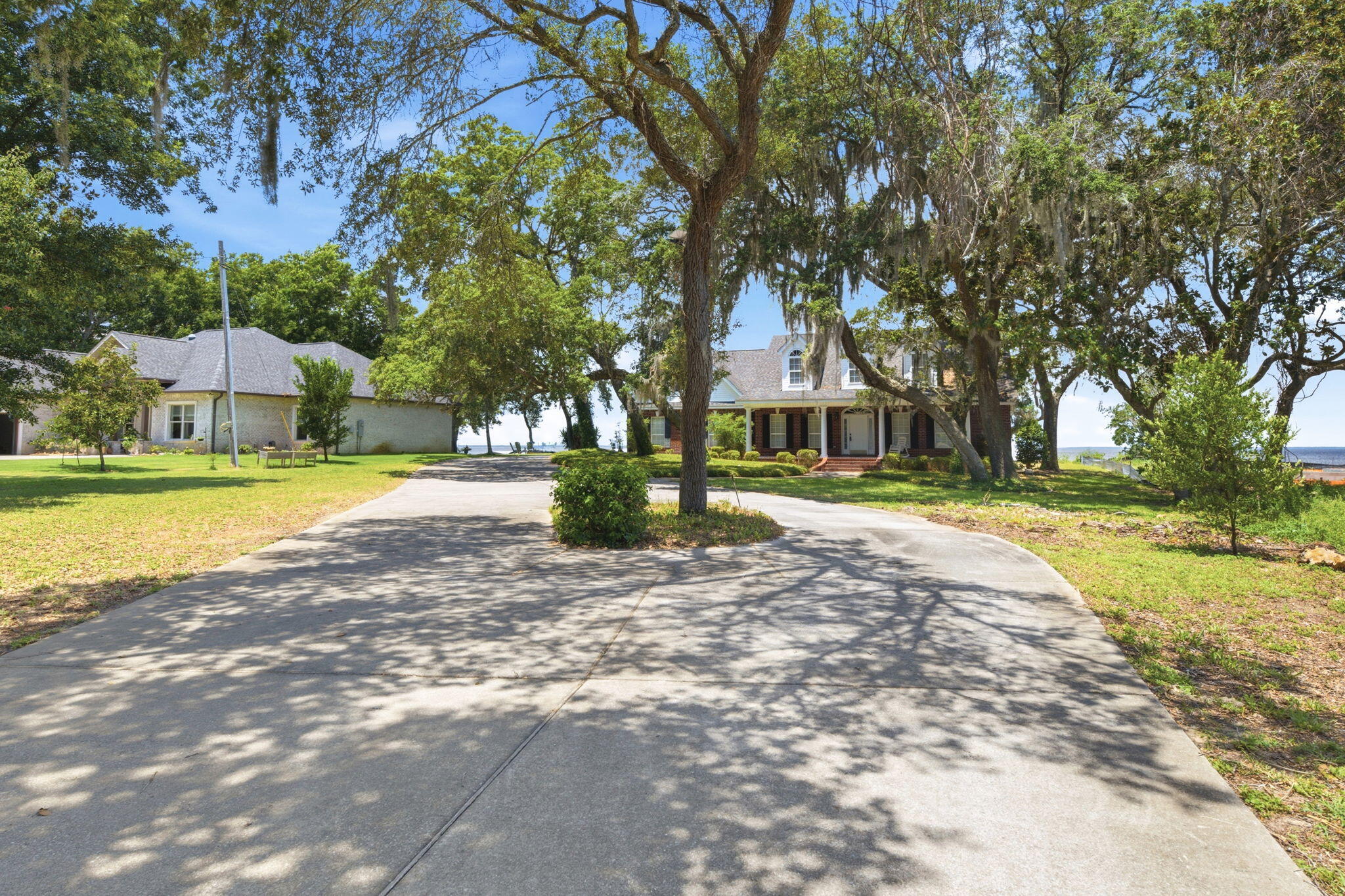 HICKORY SHORES - Residential