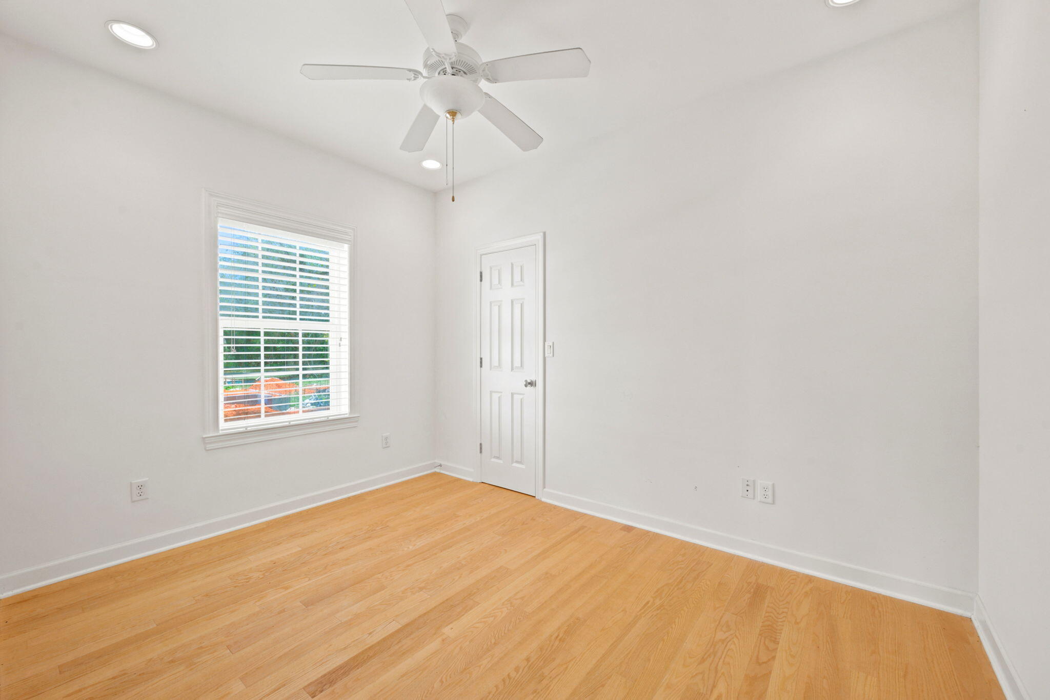 HICKORY SHORES - Residential