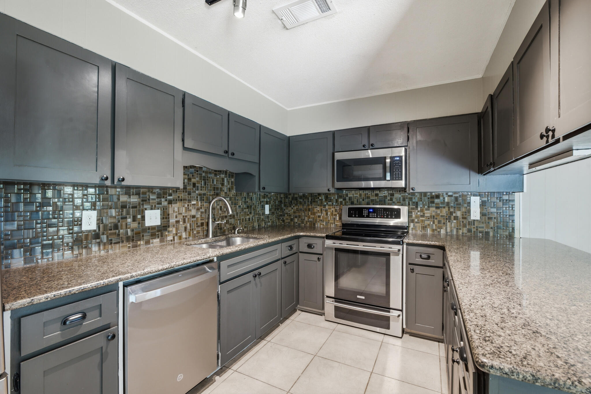 BAYOU POQUITO - Residential