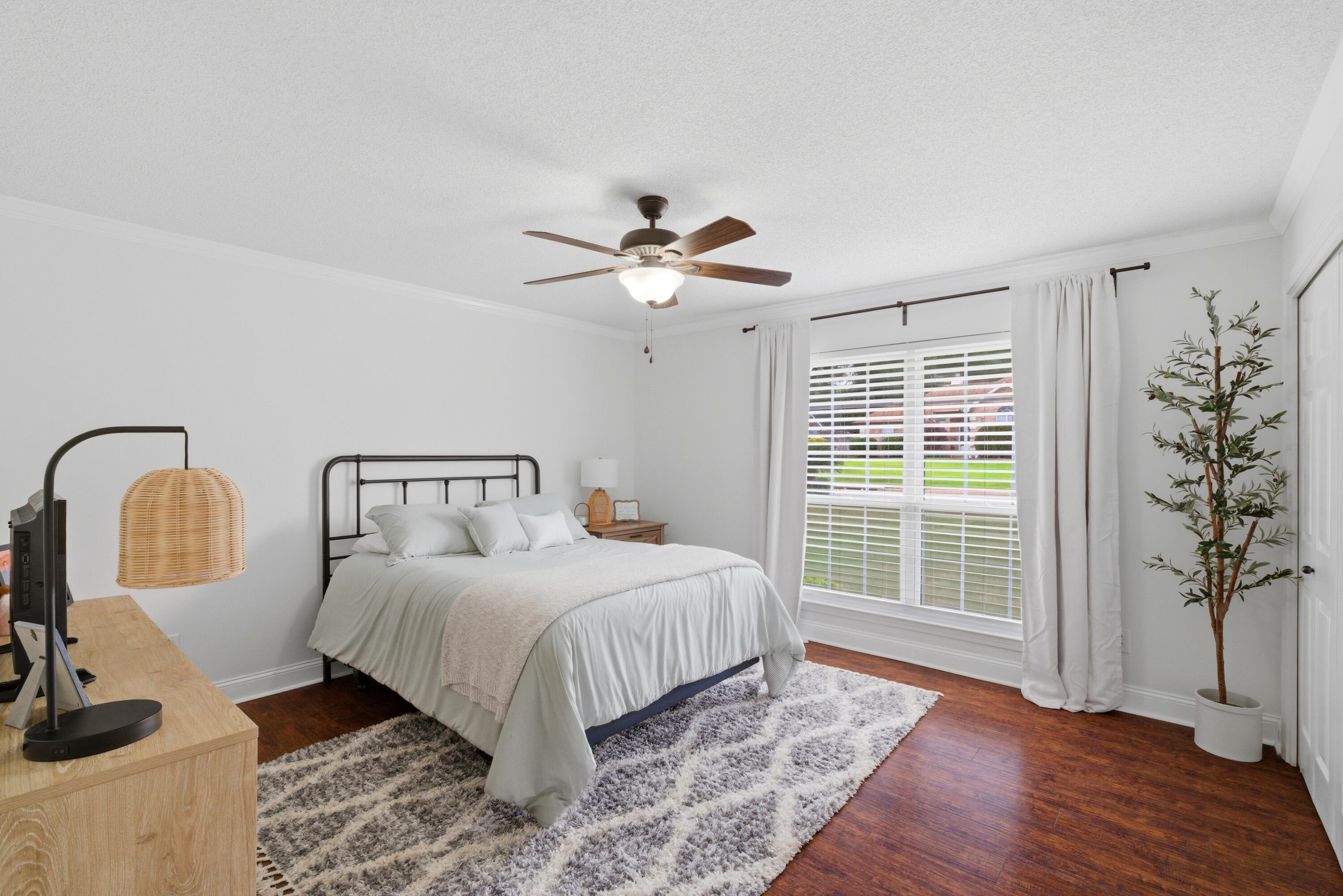 MARCUS POINTE - Residential