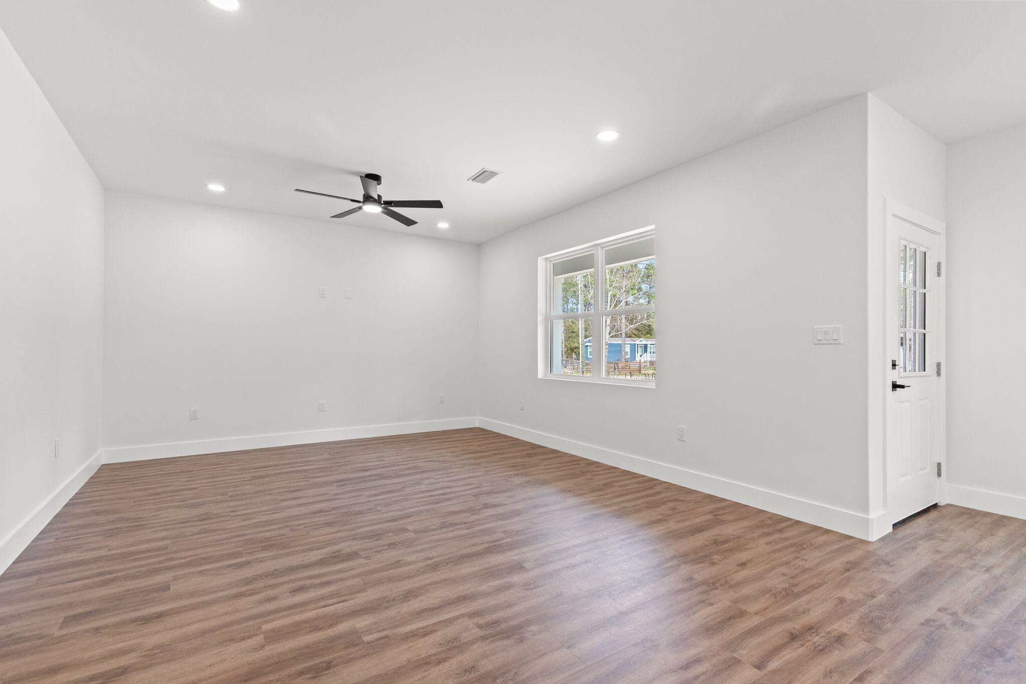 TOWN OF SANTA ROSA - Residential Lease