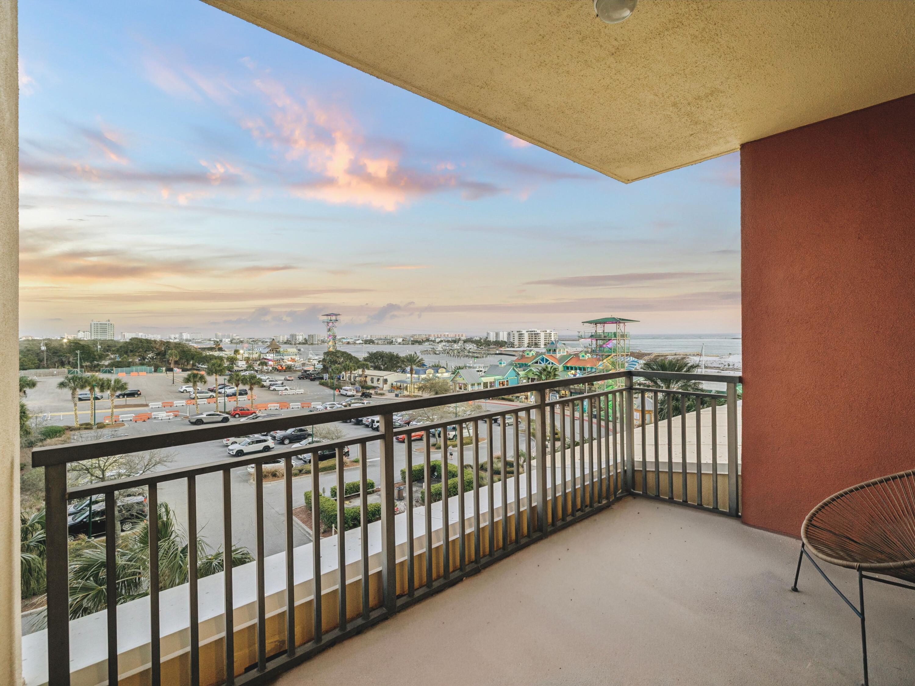 EMERALD GRANDE - Residential