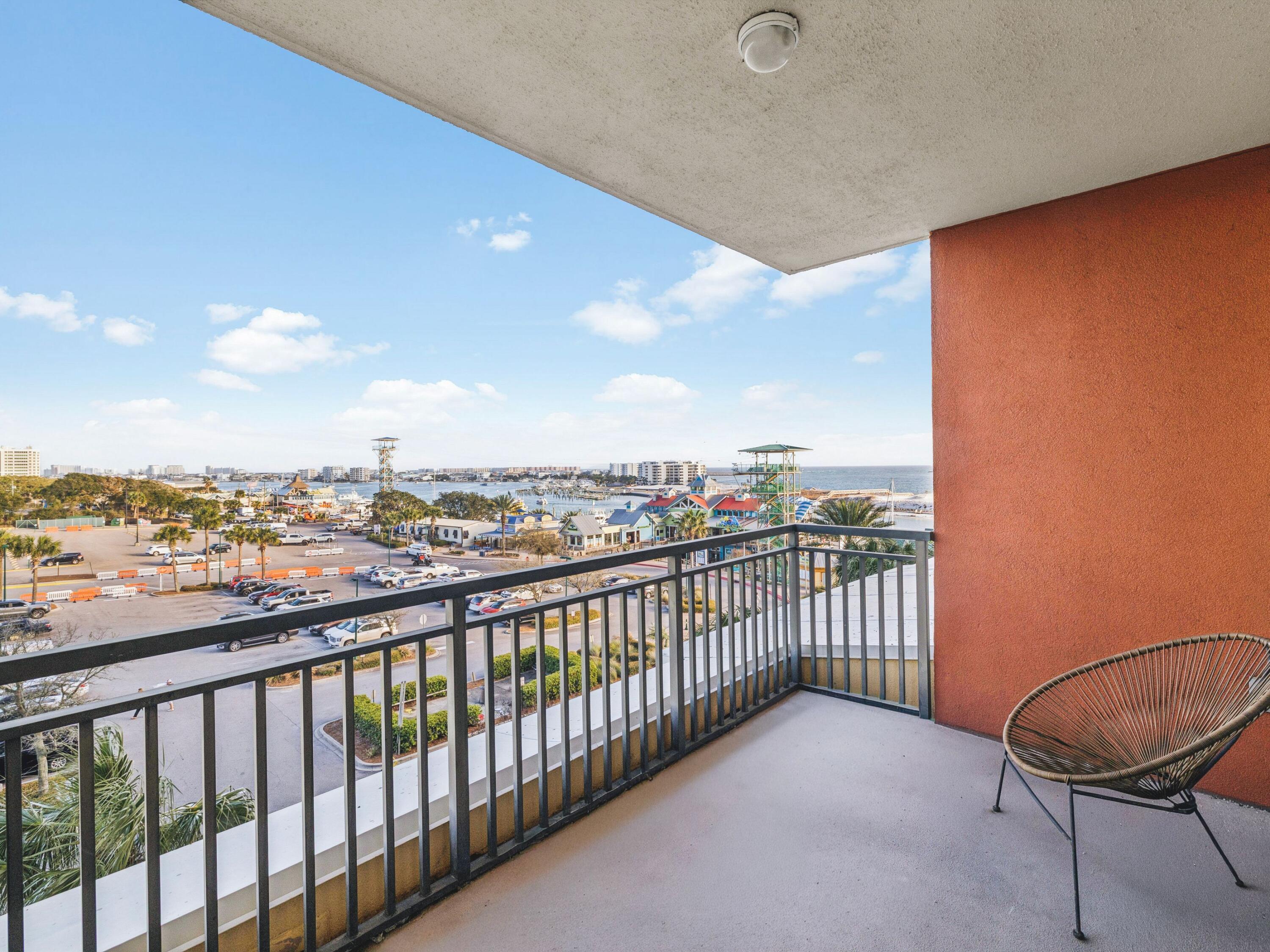 EMERALD GRANDE - Residential