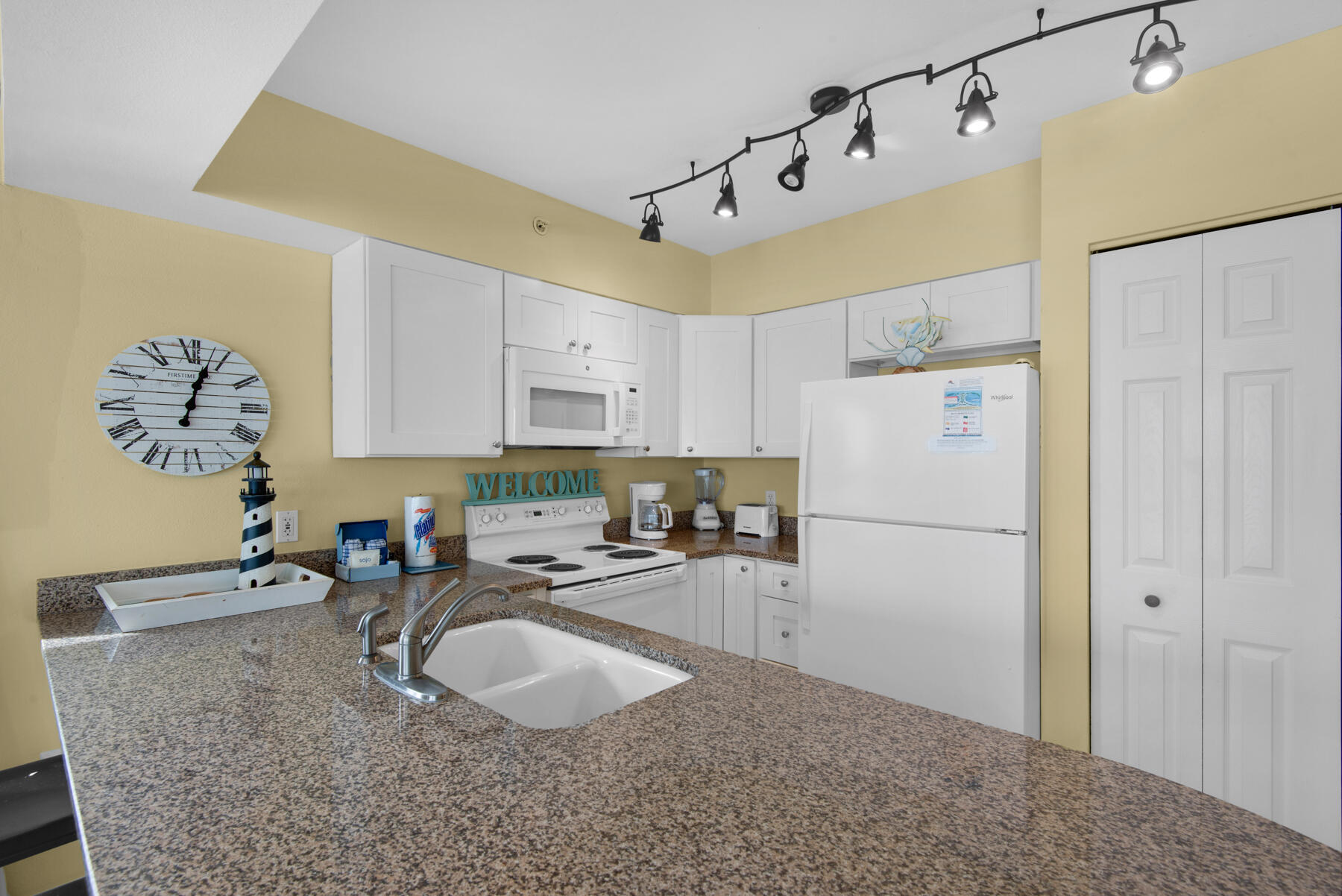 EMERALD TOWERS WEST CONDO - Residential