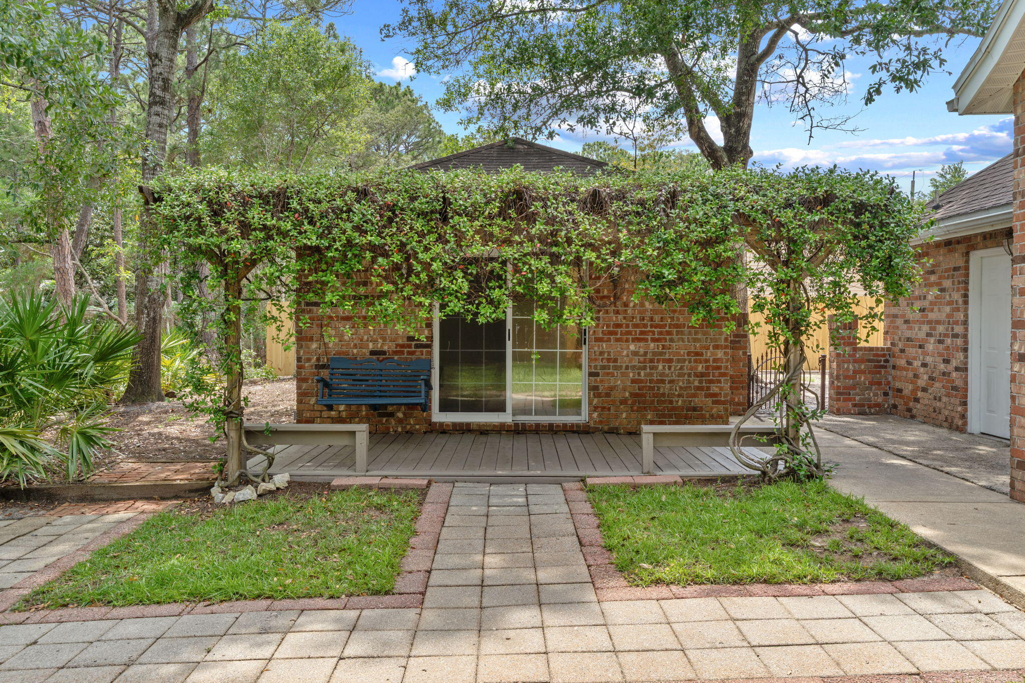 HARBOR OAKS - Residential