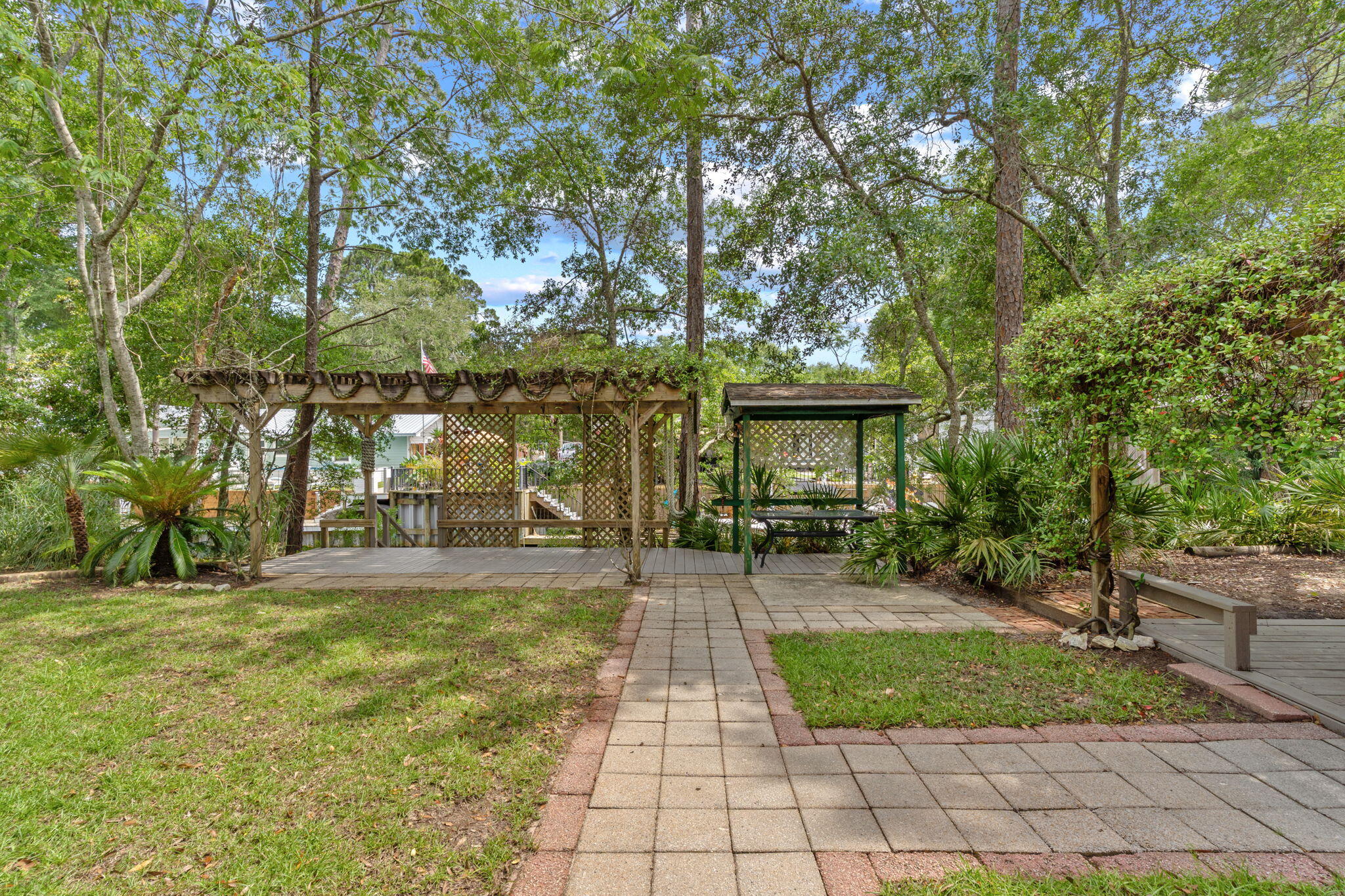 HARBOR OAKS - Residential