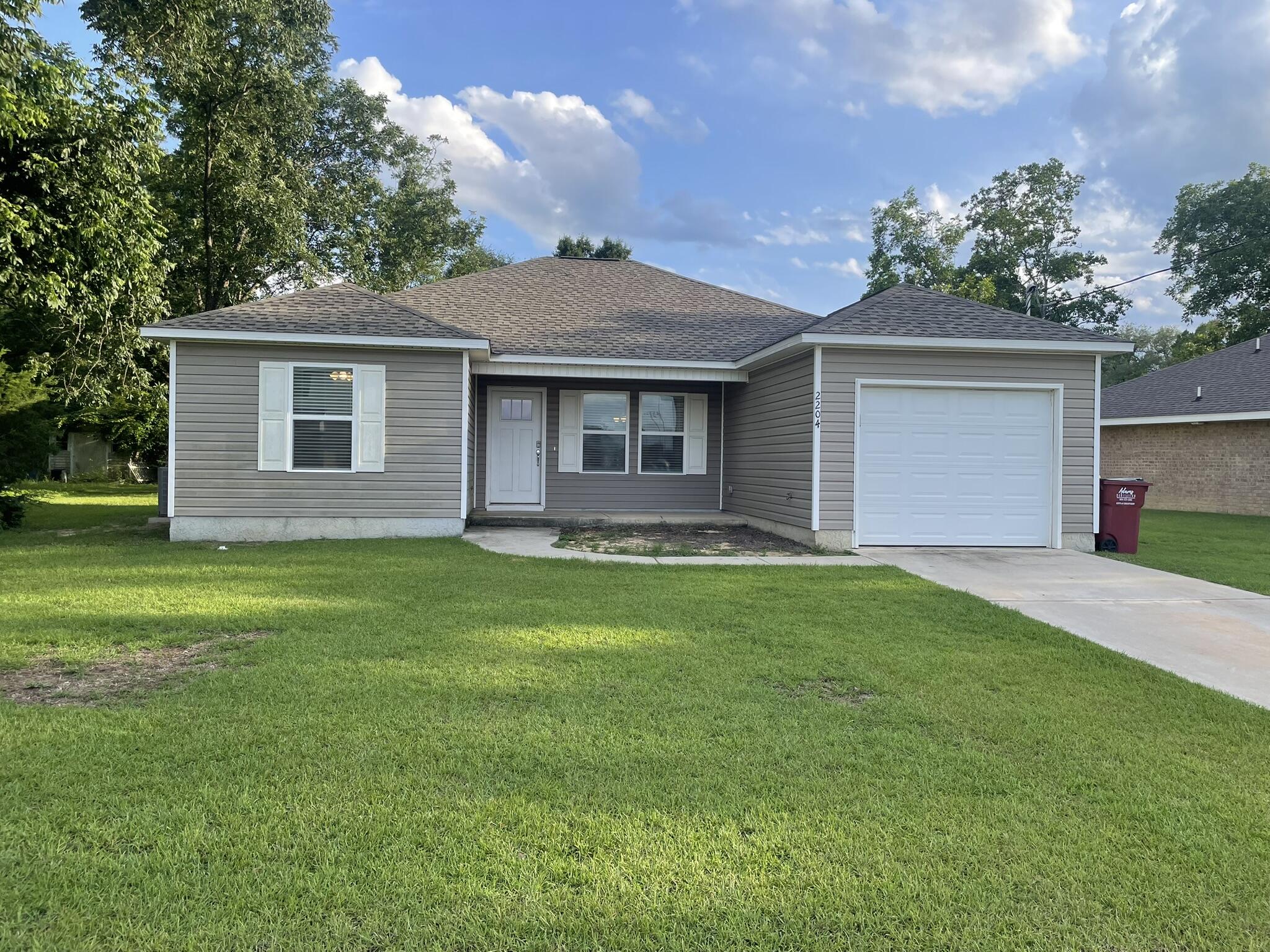 Conveniently located like-new 3-bedroom, 2-bath home in Crestview featuring laminate flooring throughout, granite countertops, and stainless-steel appliances. This well-maintained home offers a modern, low-maintenance interior with a functional layout that's perfect for comfortable everyday living.