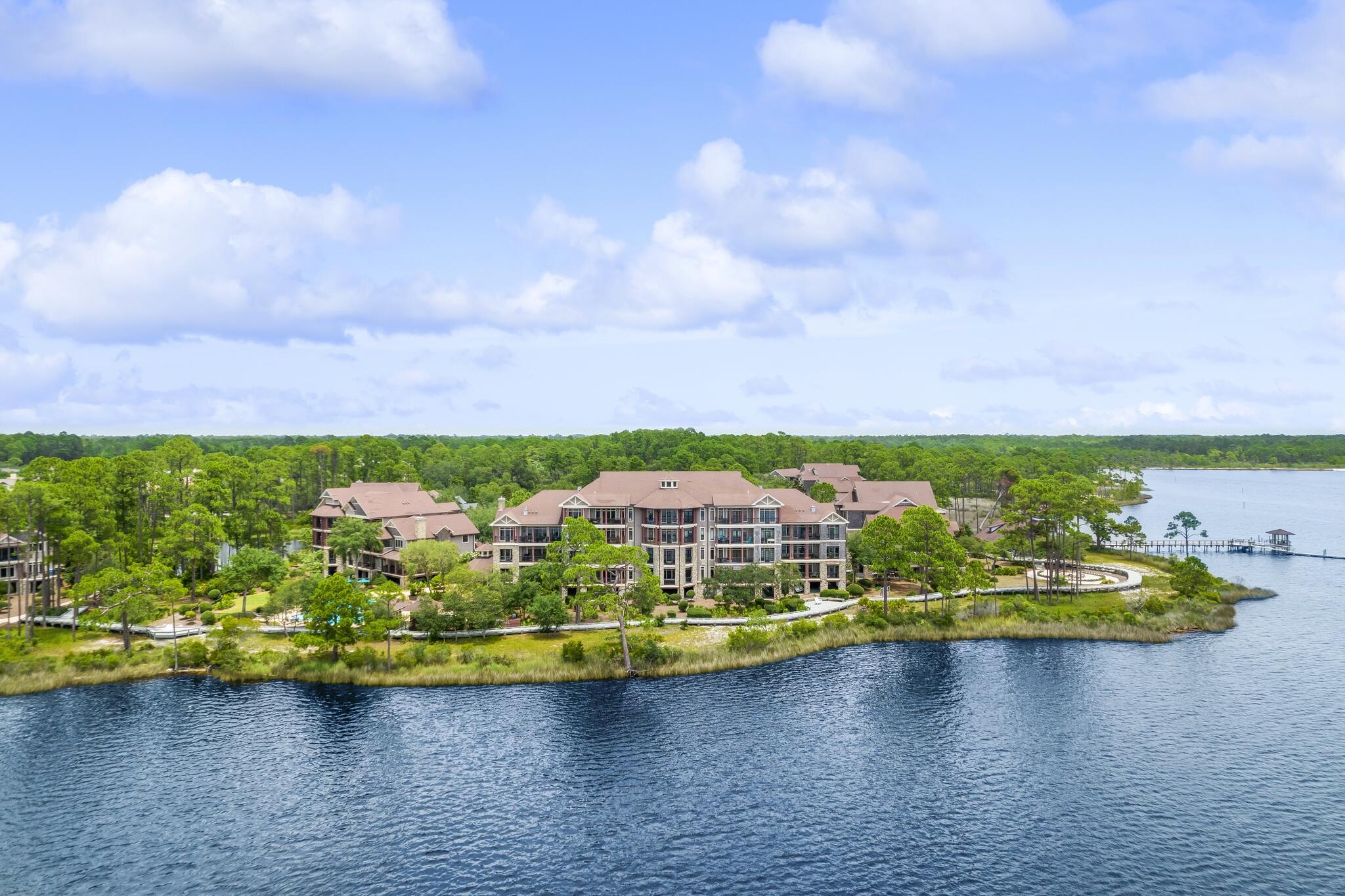 WILD HERON LAKESIDE LODGE - Residential