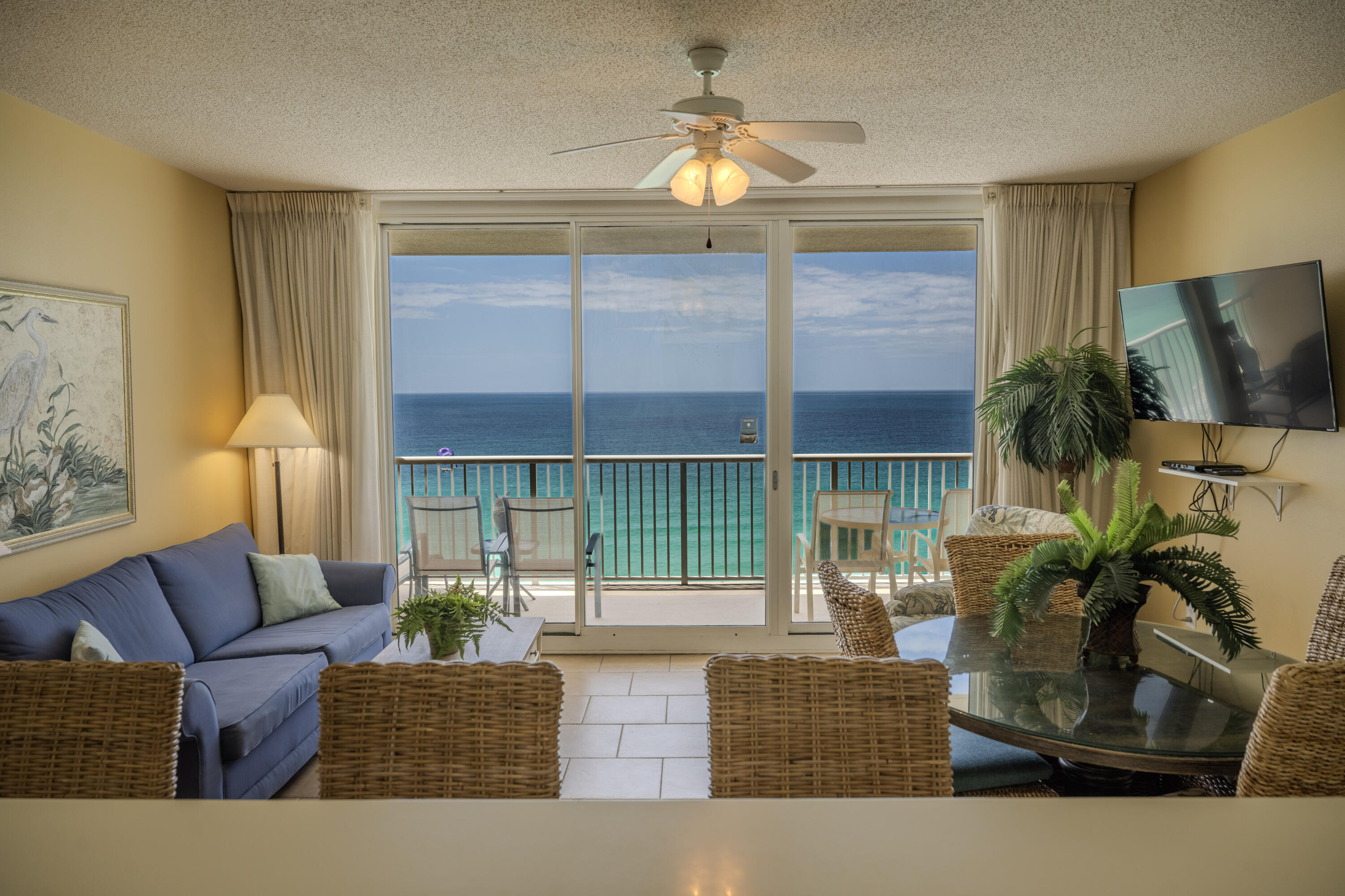 MAJESTIC BEACH TOWERS - Residential