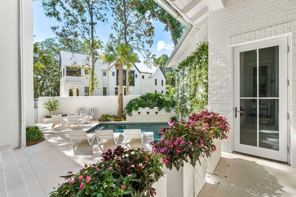 CHURCHILL OAKS - Residential