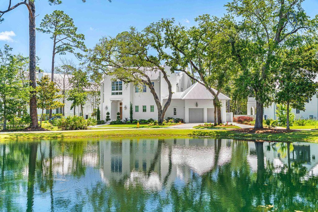 CHURCHILL OAKS - Residential