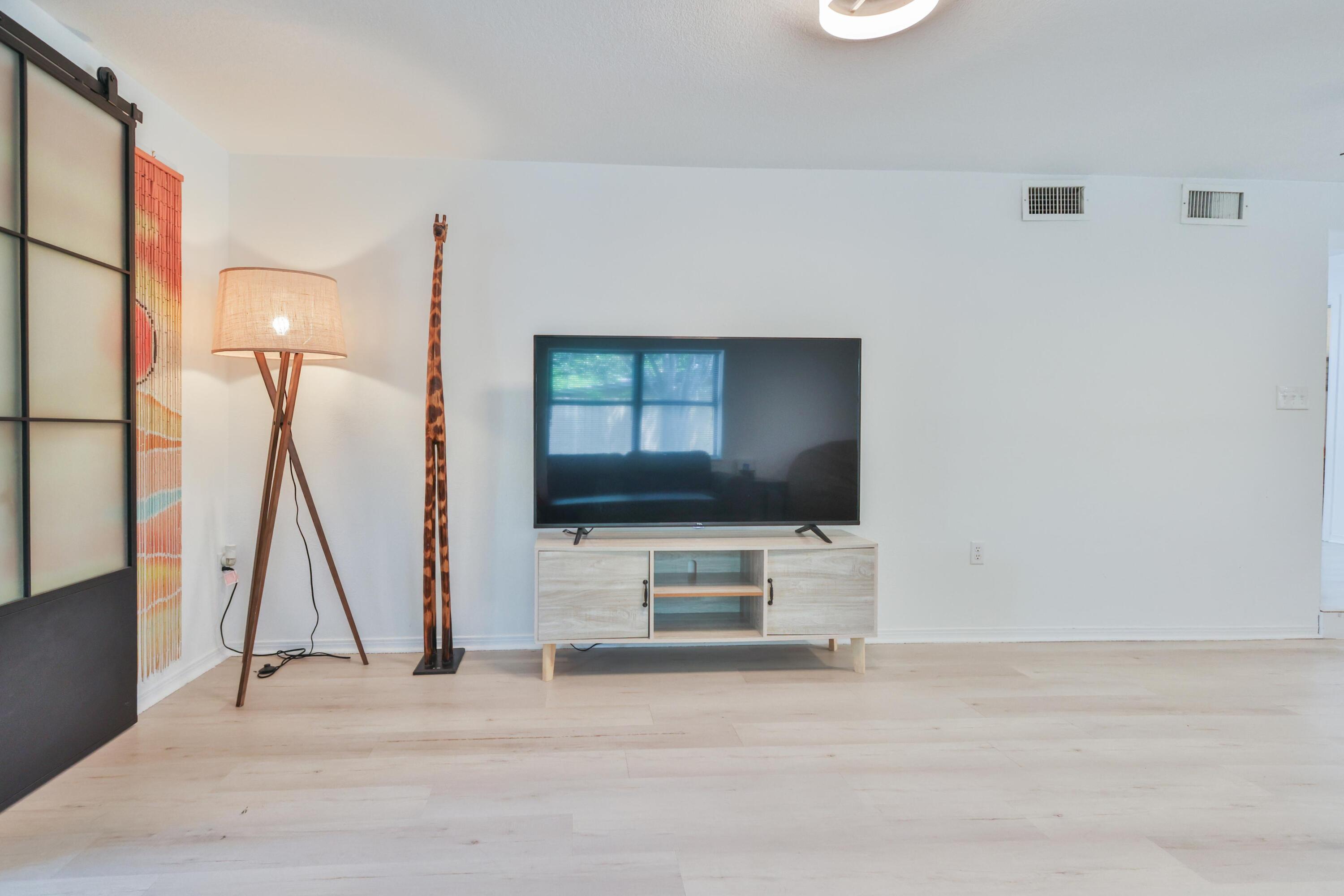 ELLIOTTS POINT 7TH ADDN - Residential