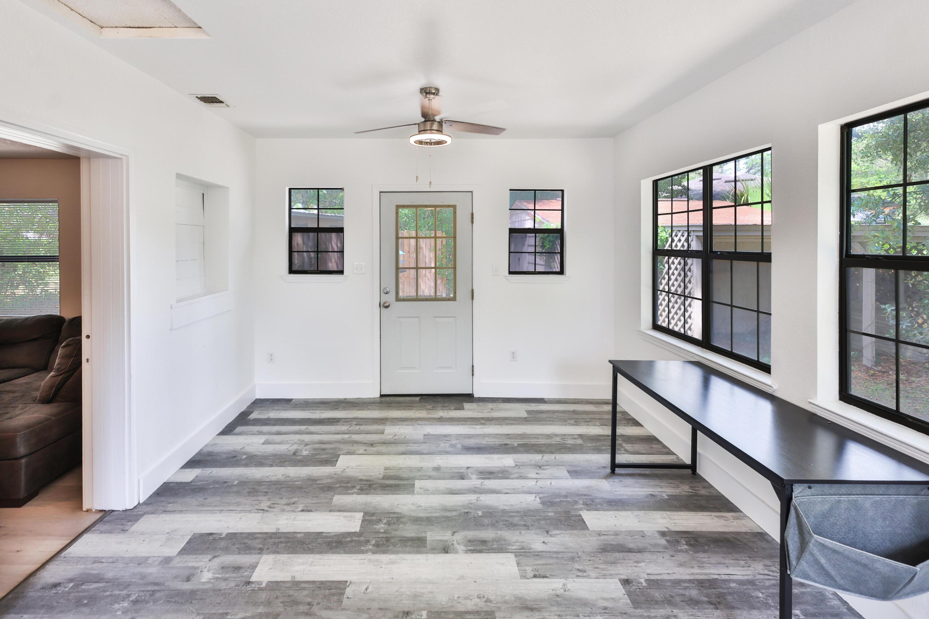 ELLIOTTS POINT 7TH ADDN - Residential
