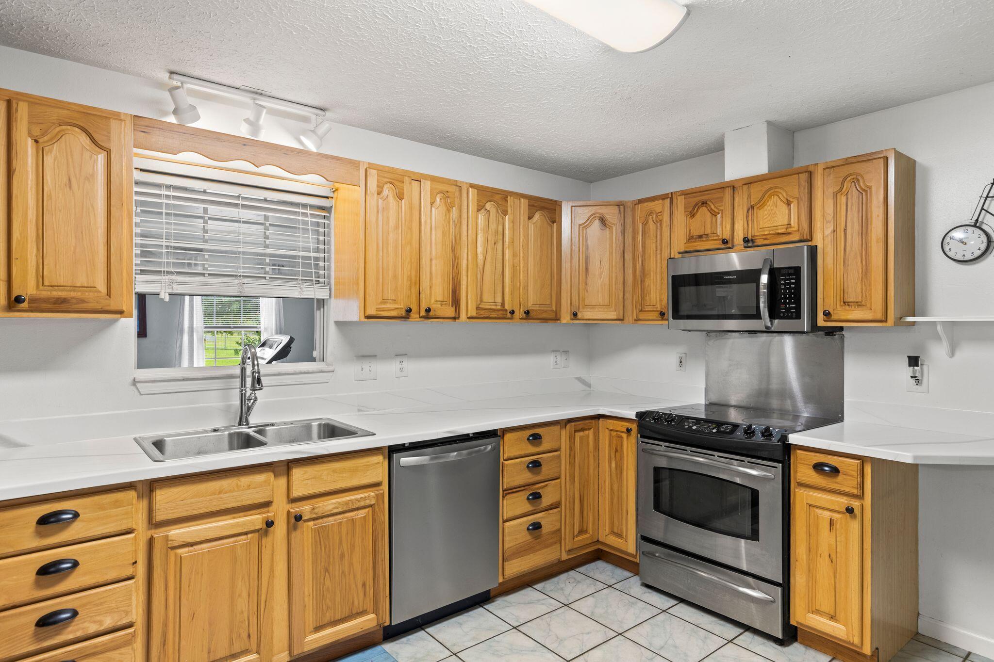 STEEL FIELD RD - Residential