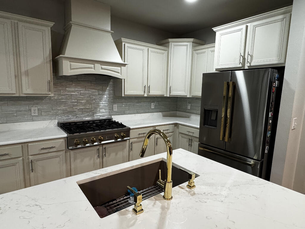 ASHLEY PLANTATION PHASE 4-B LOT 24 BLK J AS DES IN OR 4221 PG 321 - Residential