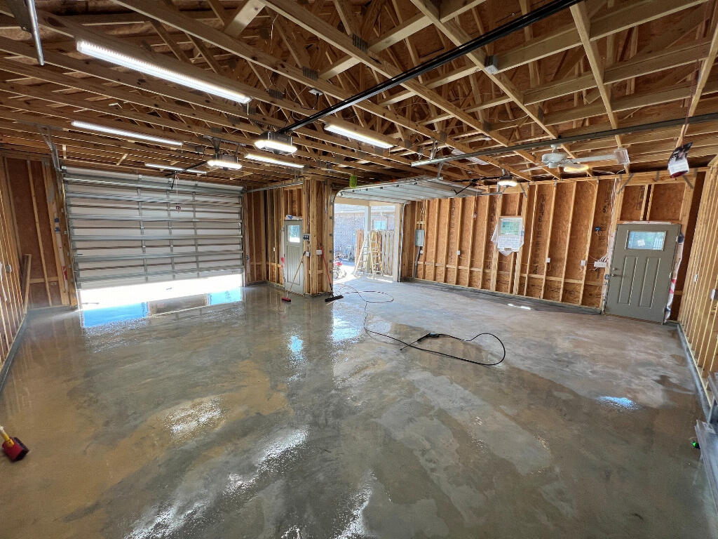 ASHLEY PLANTATION PHASE 4-B LOT 24 BLK J AS DES IN OR 4221 PG 321 - Residential