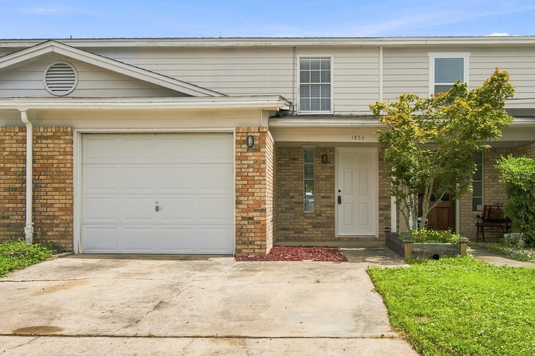MINT CONDITION & NO HOA FEES!! ... Beautiful ceramic tile all downstairs. Guest 1/2 bath is also downstairs. Back yard is large and has patio stones thru-out area made into more of a court yard than a lawn area. Very large livingroom/dining combination. Elevated snack bar between dining area and very open kitchen. 3 spacious bedrooms upstairs Master bedroom with own private bathroom. One car garage with a double wide driveway. Plus additional parking across the street. This home is in tip top condition and shows very well. Washer and dryer included.