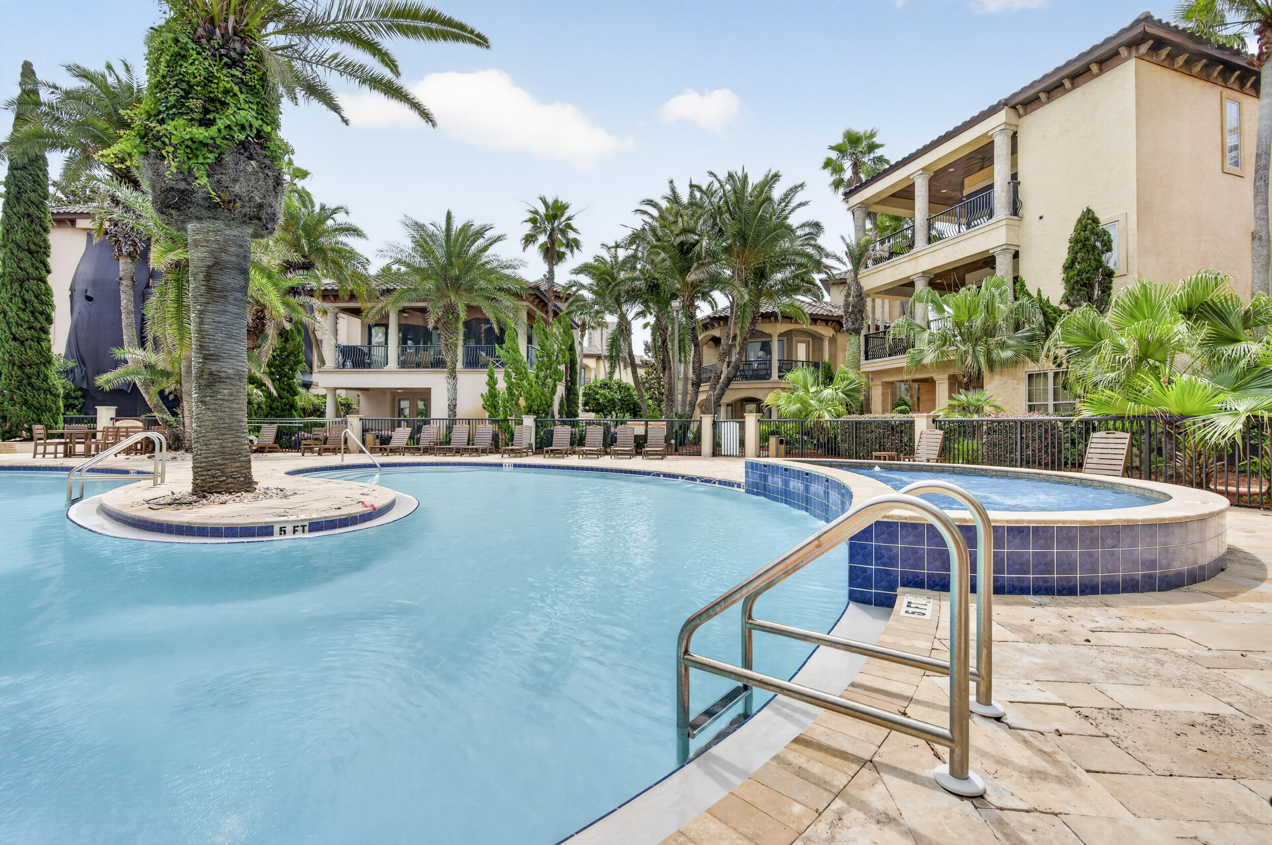 SAINT TROPEZ - Residential