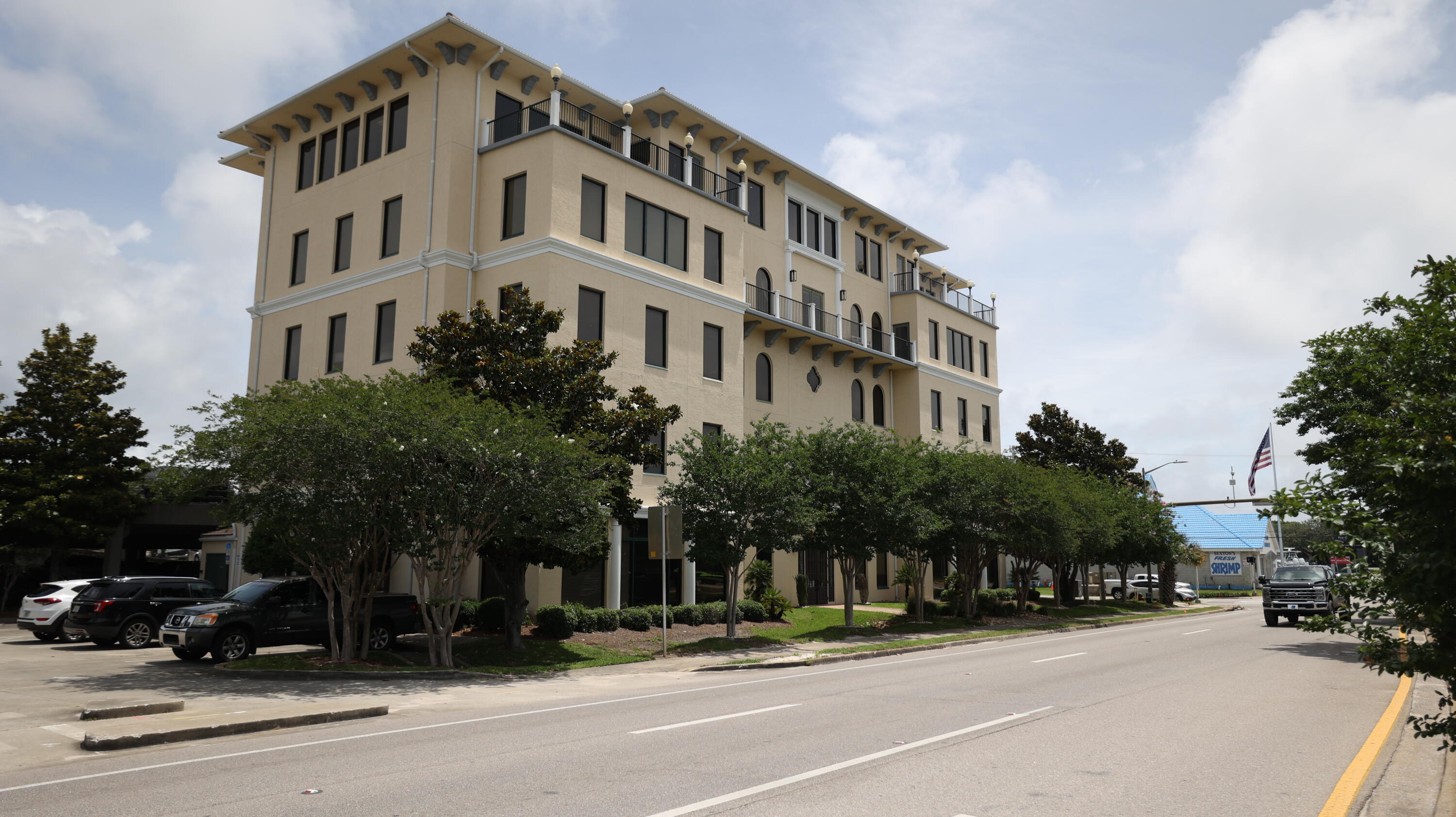 Seller financing, 50% down payment, 8% interest rate, I/O, 2% Origination fee, 1 year balloon. Or 50% down payment, 8% interest rate, I/O, 3% Origination fee, 2 year balloon.

Contact agent for showing instructions.