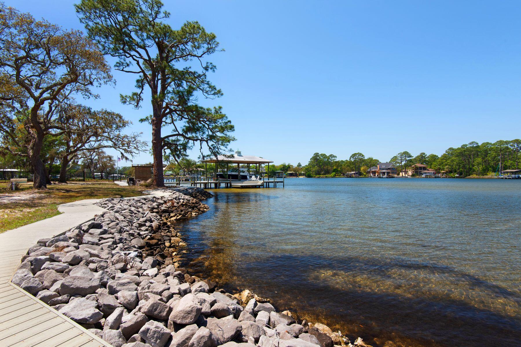 HEWETT BAYOU - Land