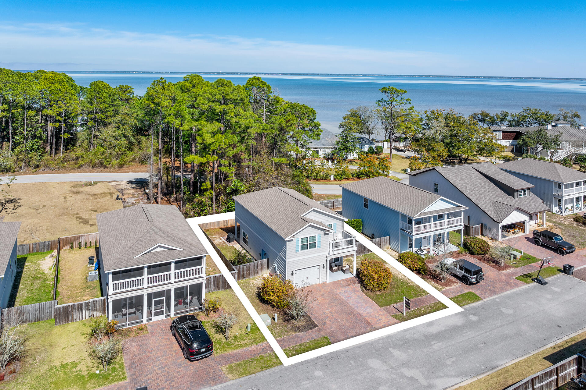 TRANQUILITY BY THE BAY - Residential